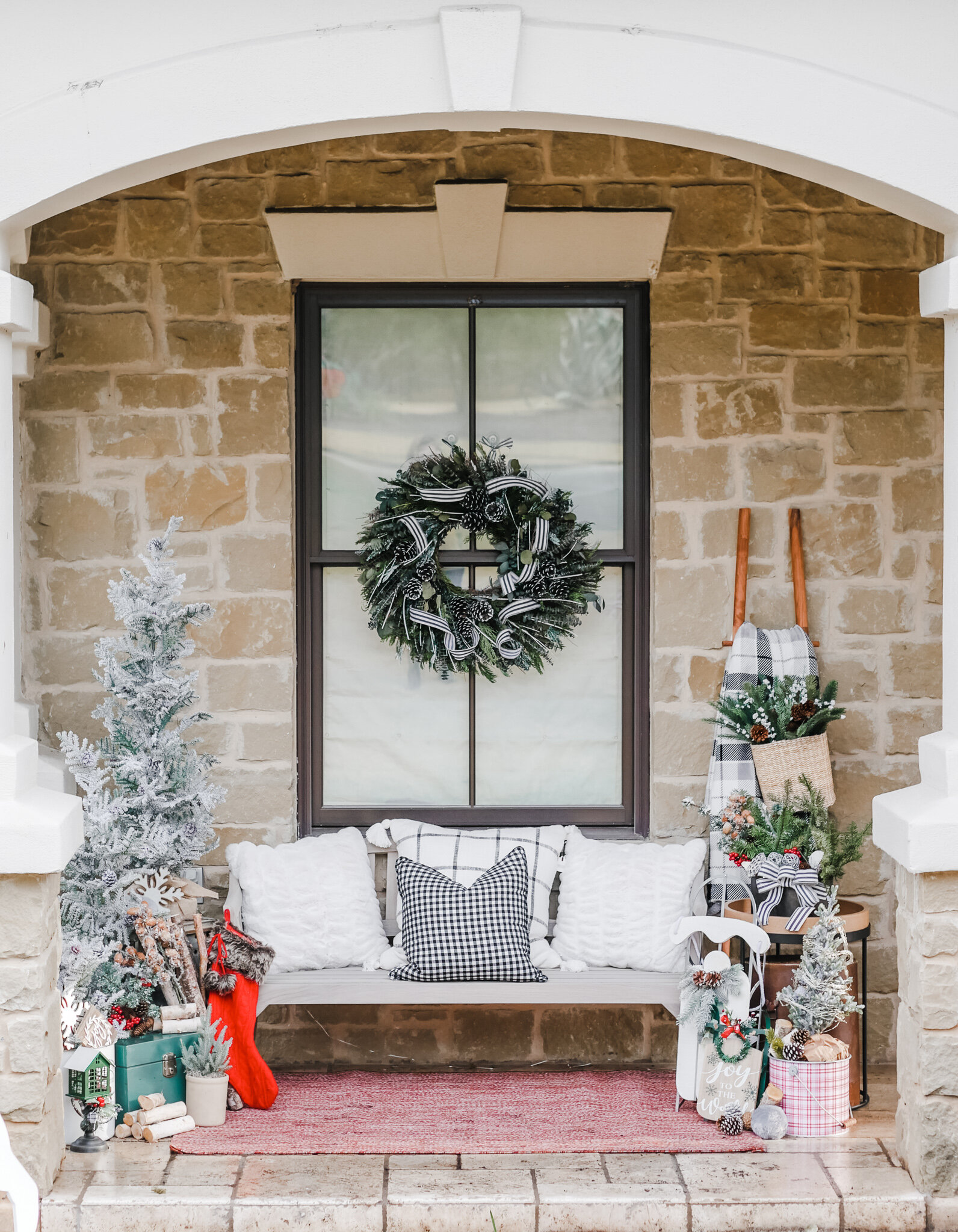Modern Farmhouse Style Christmas Porch and Patio Decor — Mint ...