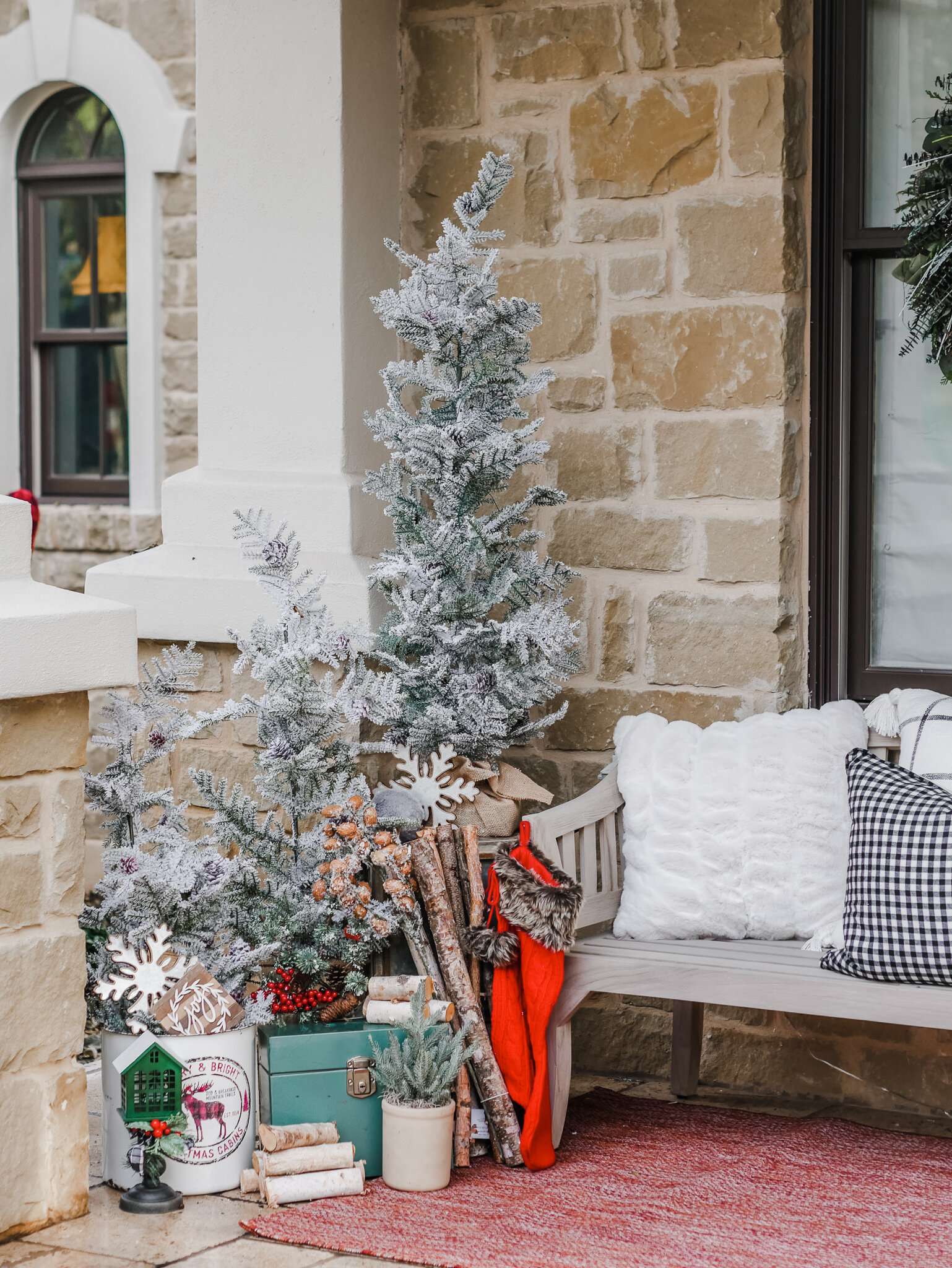 Modern Farmhouse Style Christmas Porch And Patio Decor — Mint Event Design