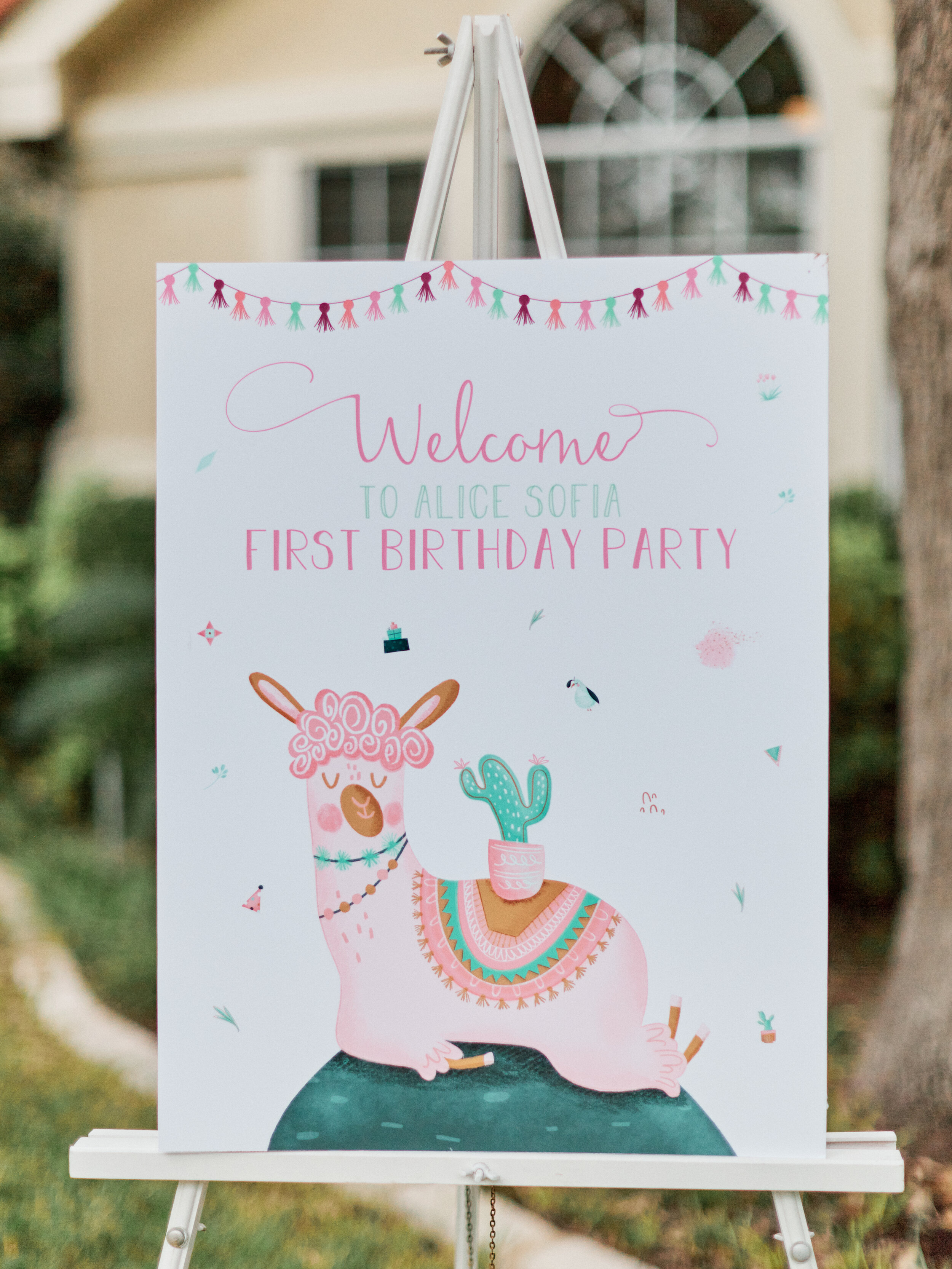 Llama Picnic Welcome Sign - get details and more party inspiration now at minteventdesign.com!