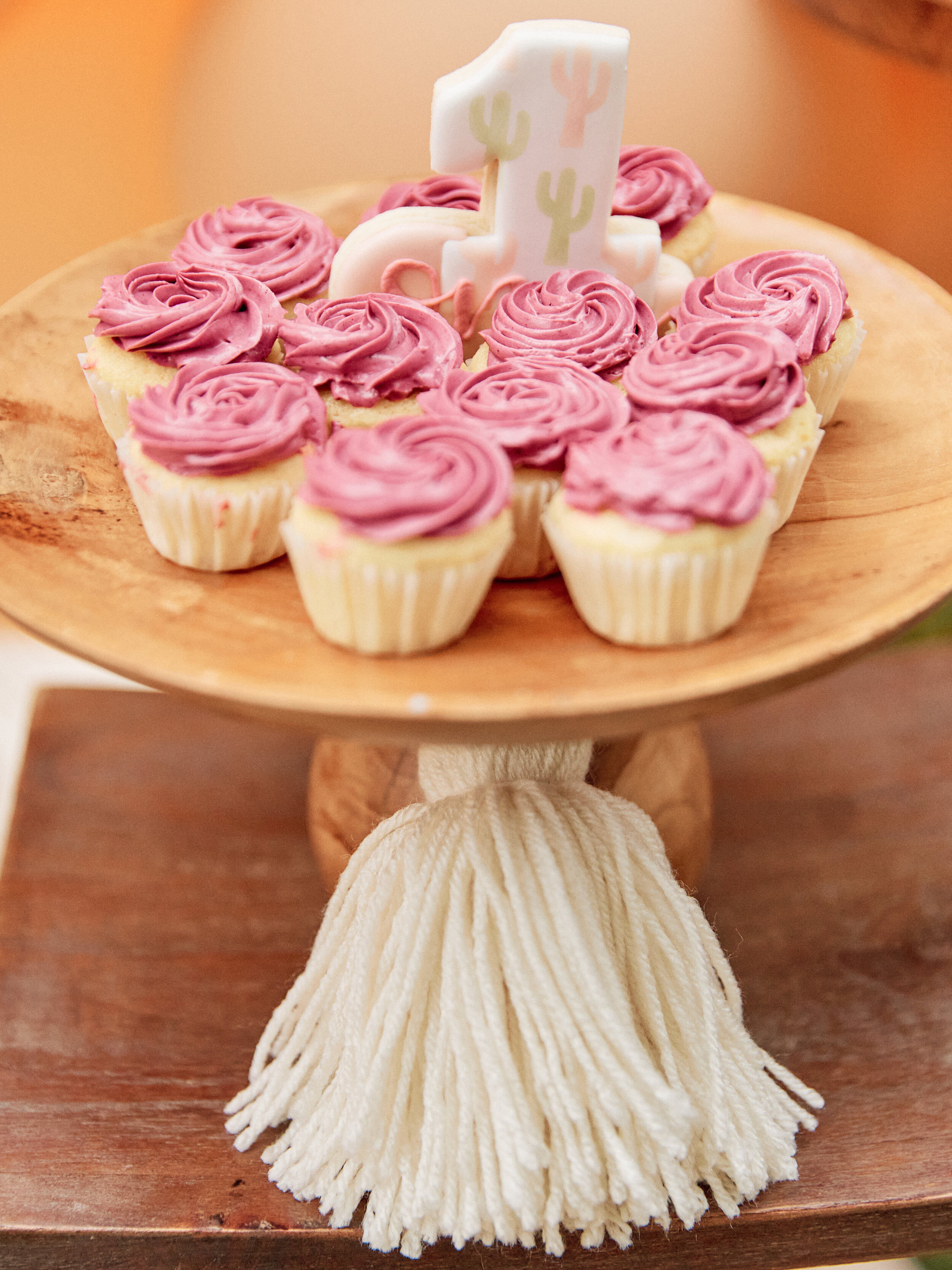 Llama party desserts - get details and more party inspiration now at minteventdesign.com!