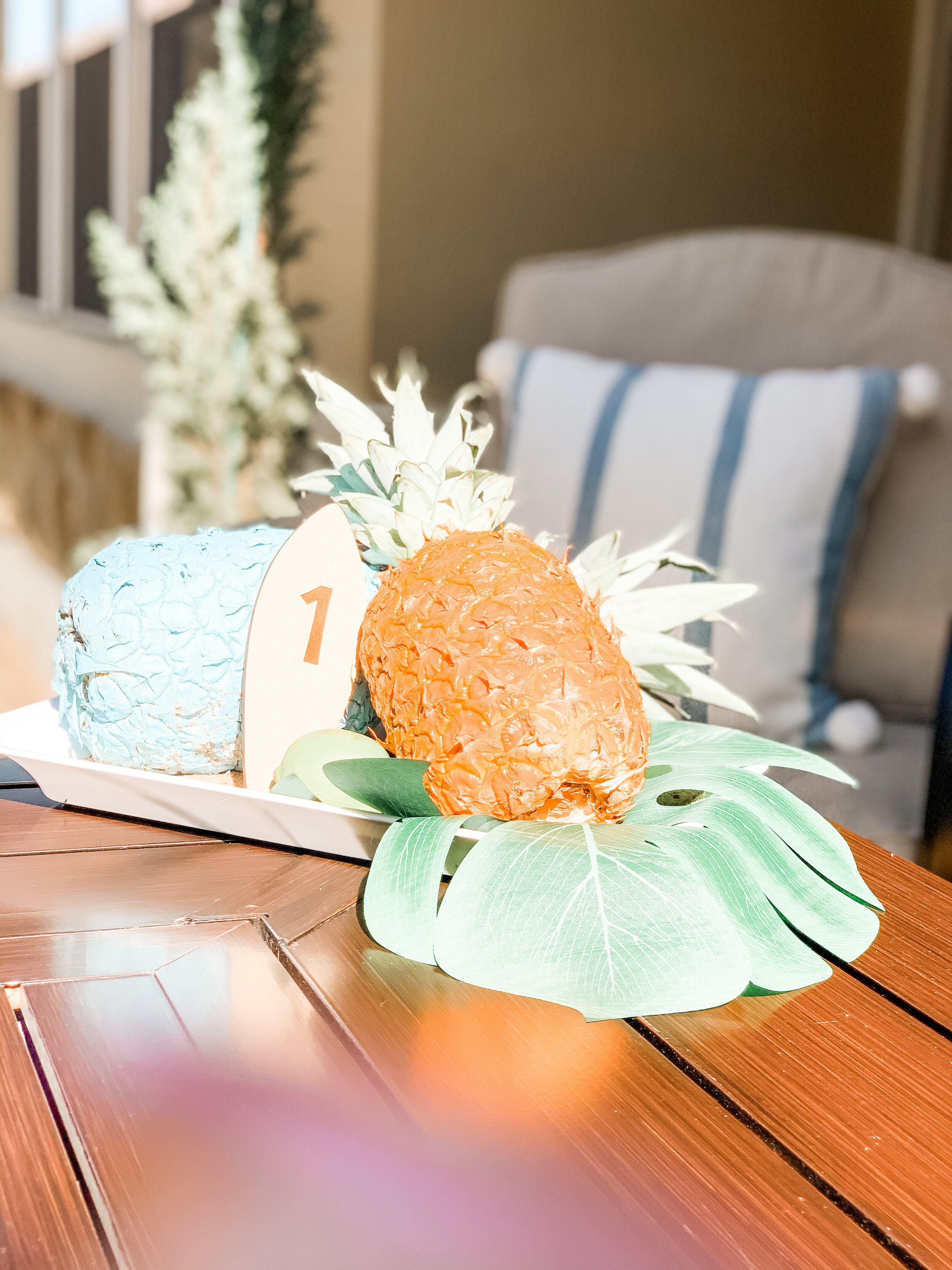 Let your little one catch their first wave this summer with these ideas for a vintage-yet-modern surf-themed first birthday party! Get details now at mintevent design.com!