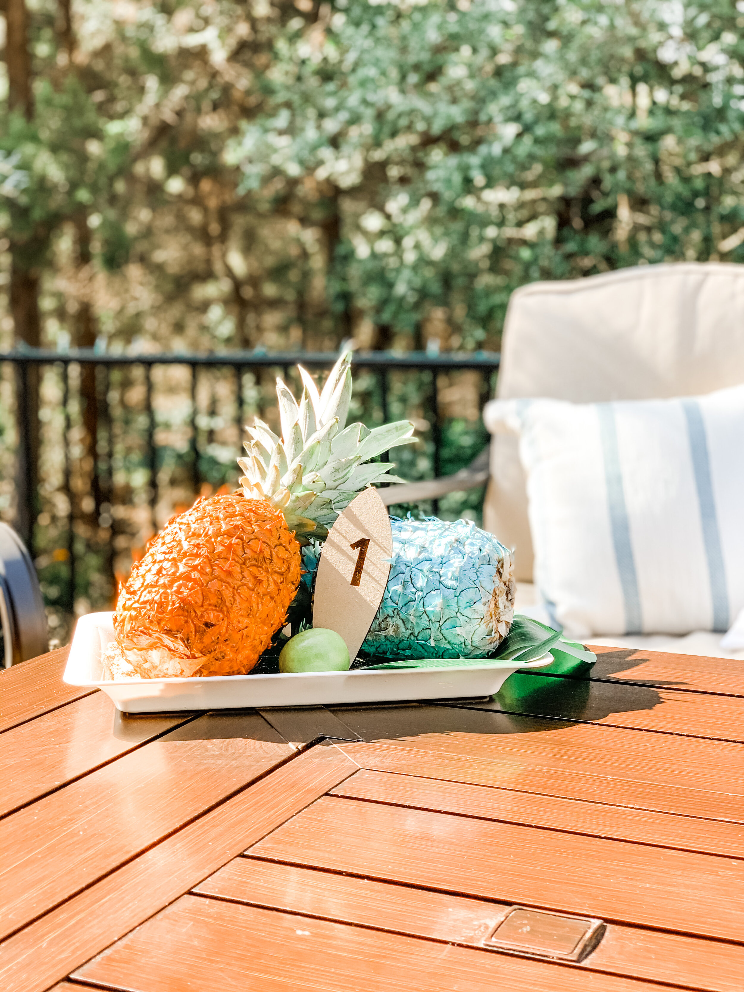 Let your little one catch their first wave this summer with these ideas for a vintage-yet-modern surf-themed first birthday party! Get details now at mintevent design.com!