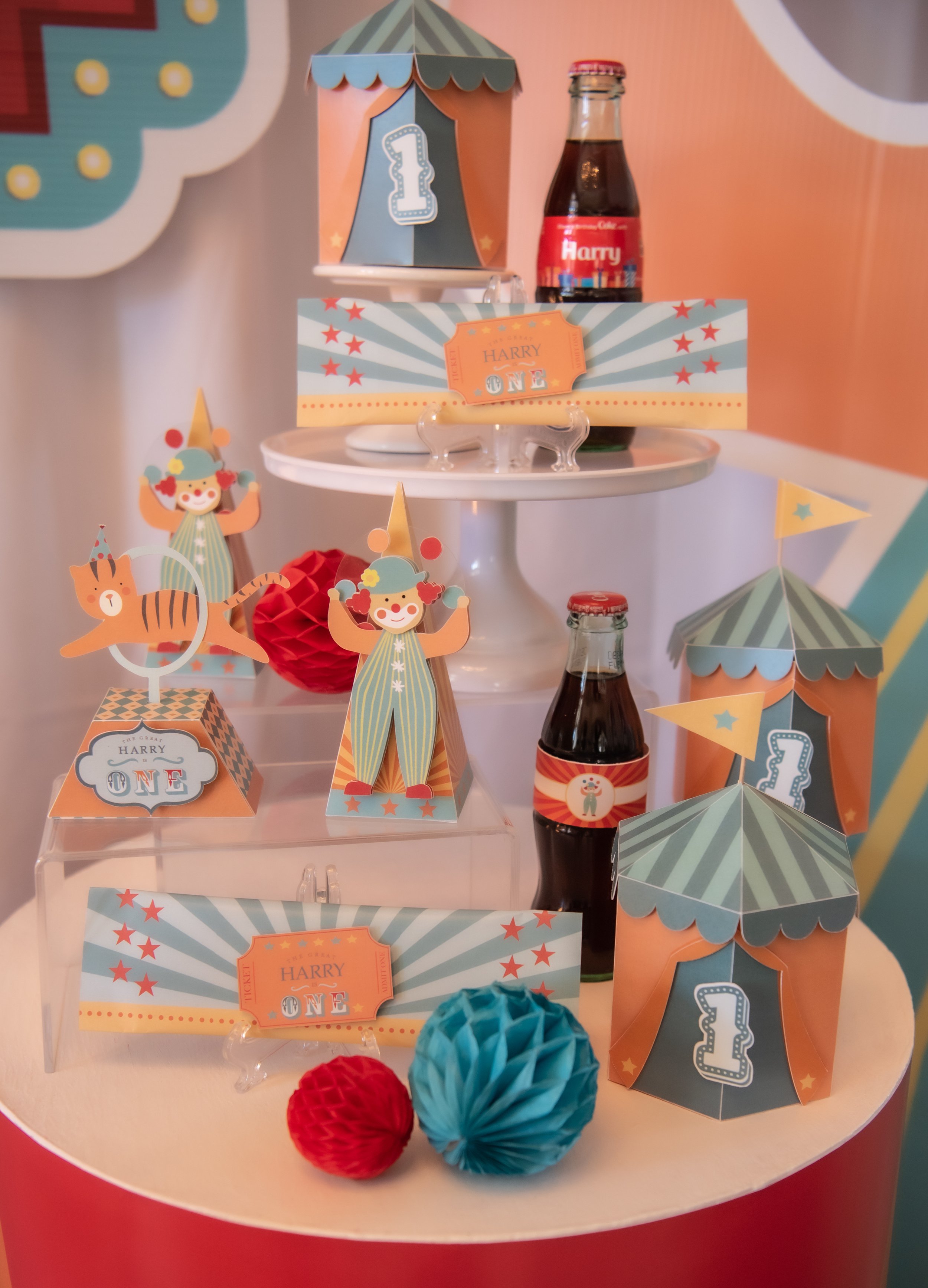 Carnival or circus themed birthday decor. Party details at www.minteventdesign.com!