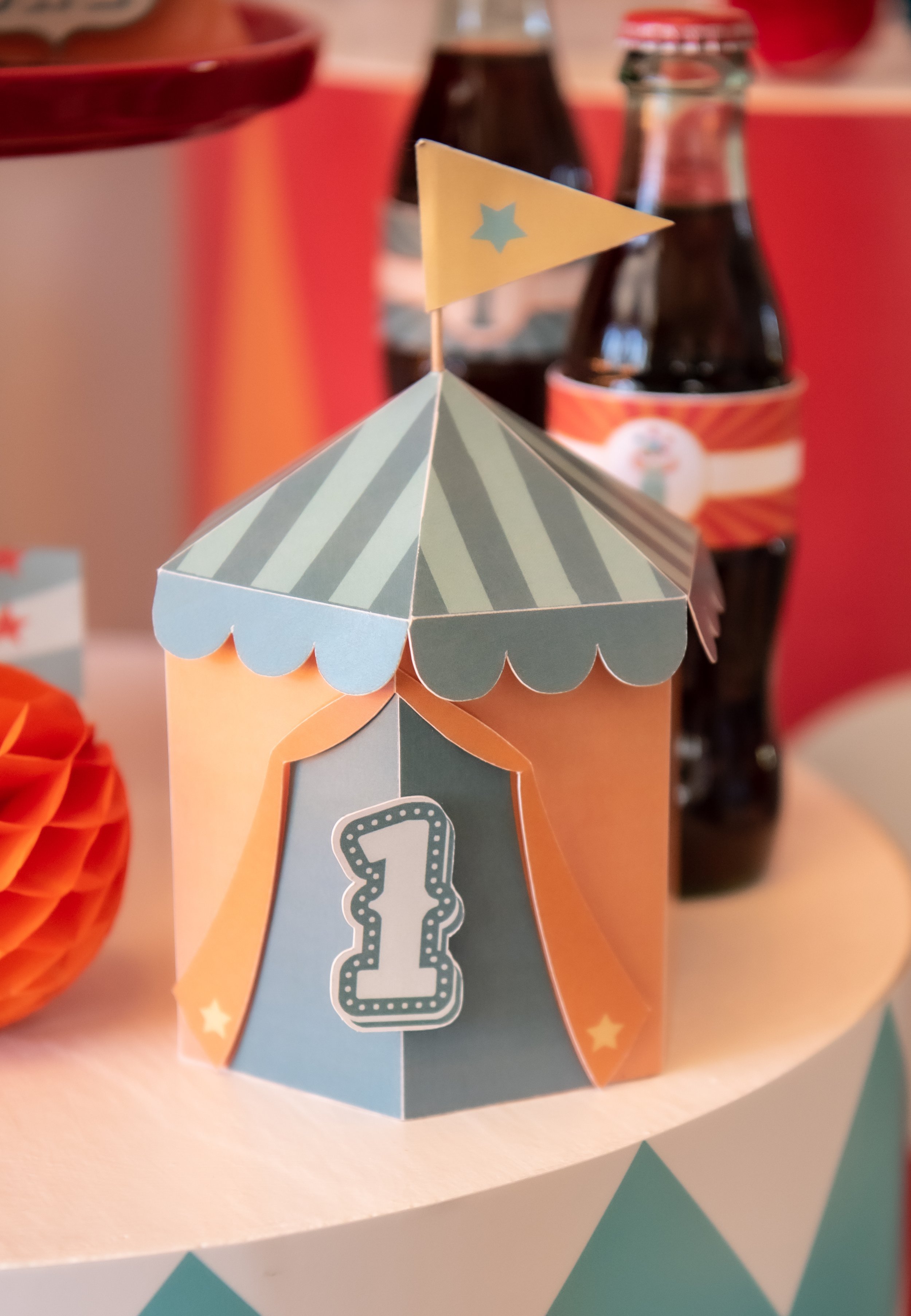 Carnival or circus themed birthday decor. Party details at www.minteventdesign.com!