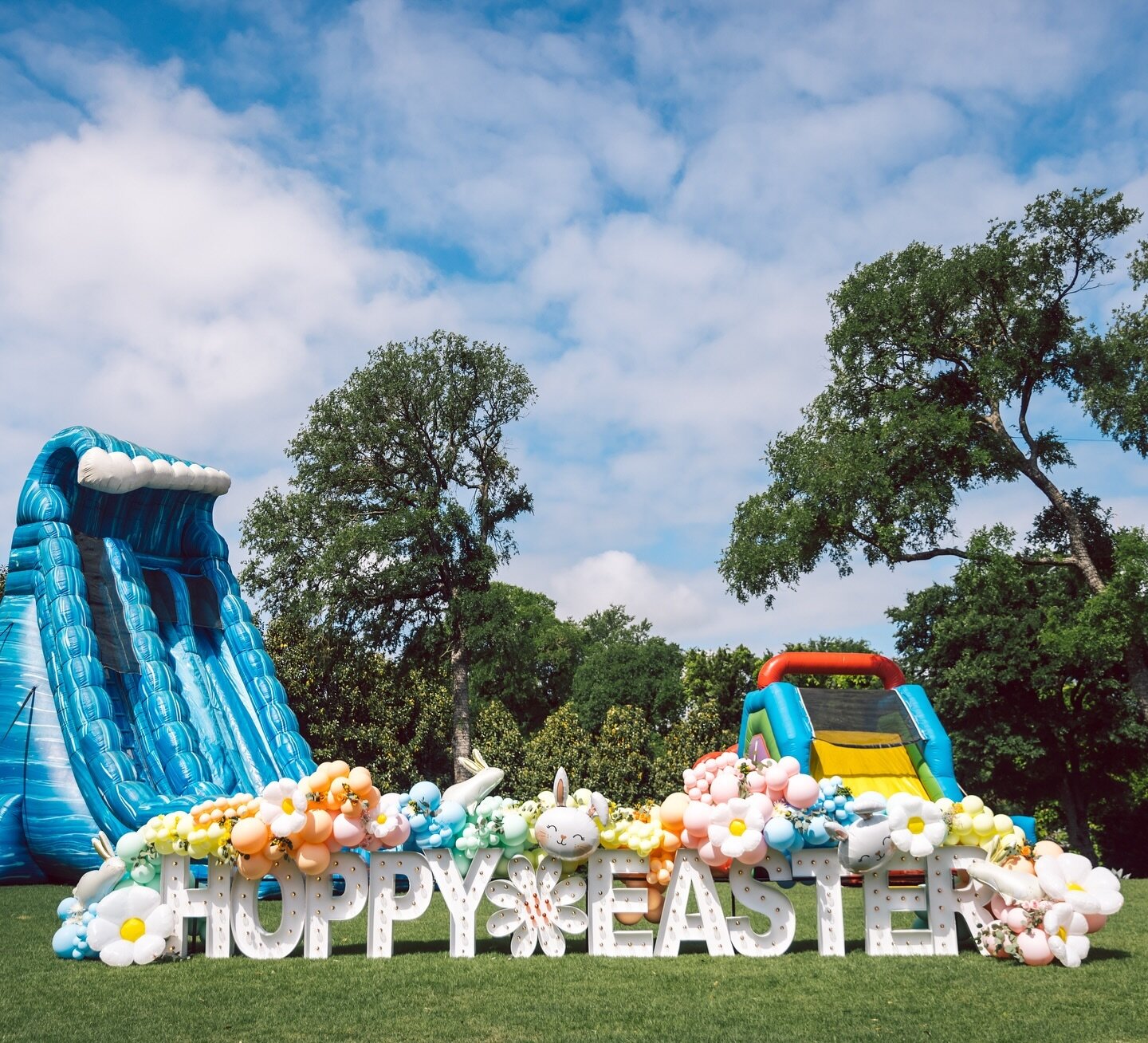 Nothing beats a grand entrance like this one!  Kids had a lot of fun with these huge slides but we needed to add our touch to it by adding marquee letters and balloon garlands! Are you guys ready for Easter? #atxeventplanner #austineventplanner #atxe