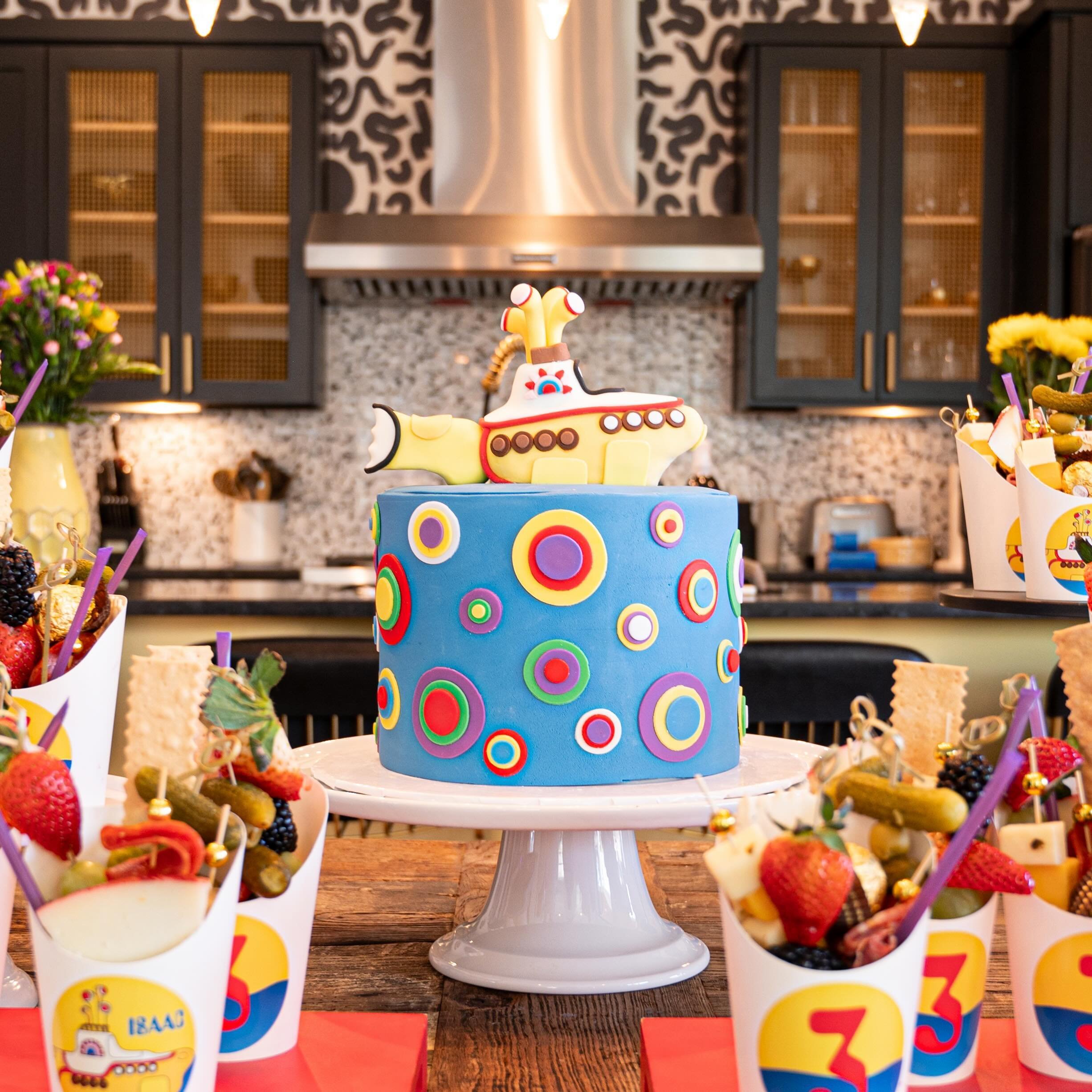 How groovy is the cake?? Absolutely loved the theme!  #atxeventplanner #austineventplanner #atxkids #atxmoms