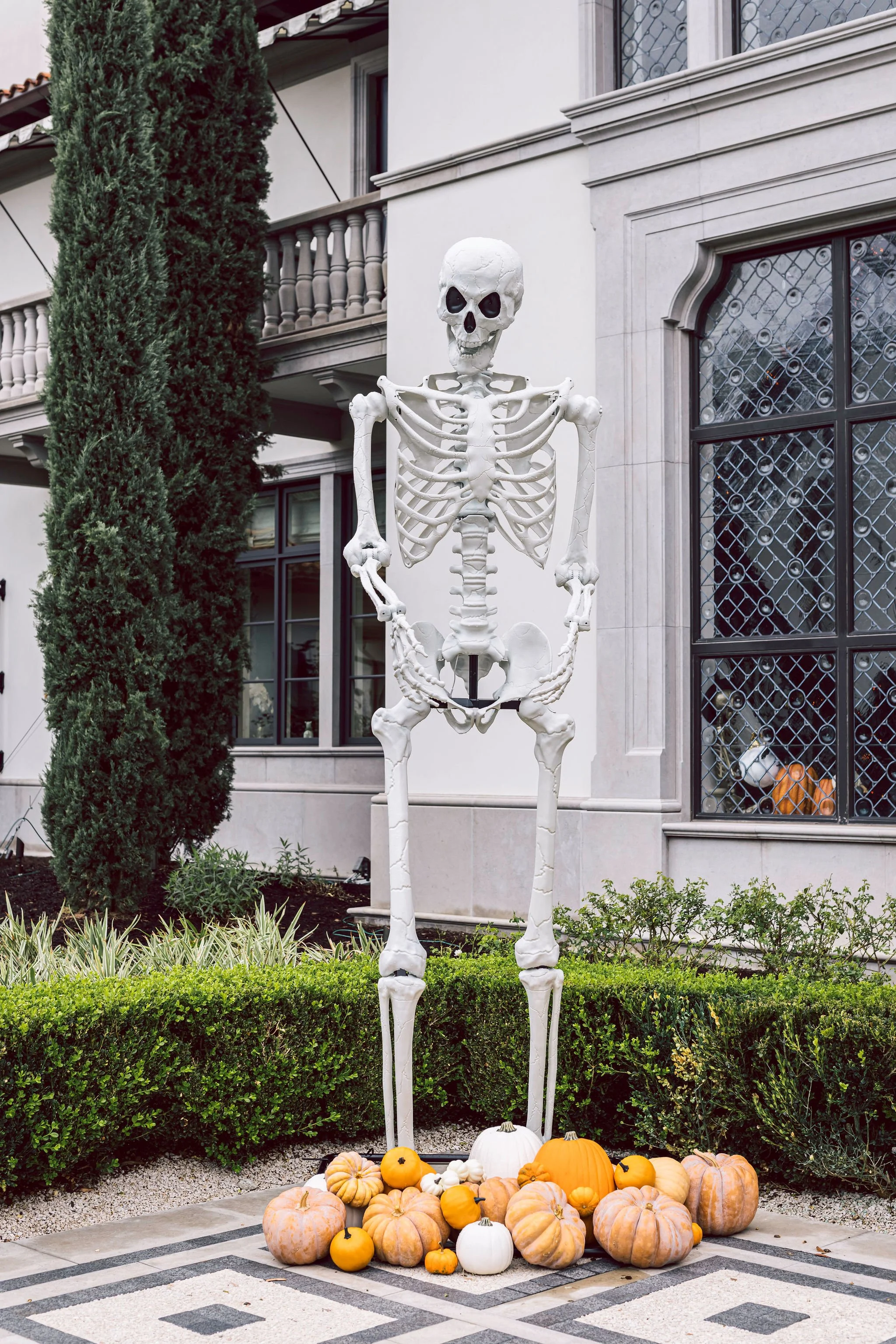Halloween Home Decor Skeleton &amp; Pumpkin Entrance - See more at www.minteventdesign.com!