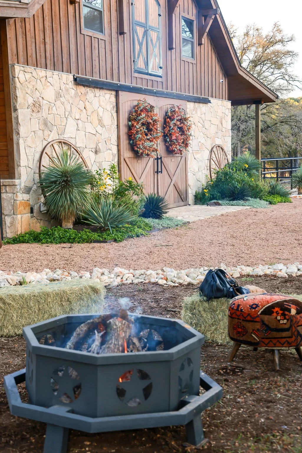 How to Host a Thanksgiving Party: 7 Tips for a Beautiful Celebration