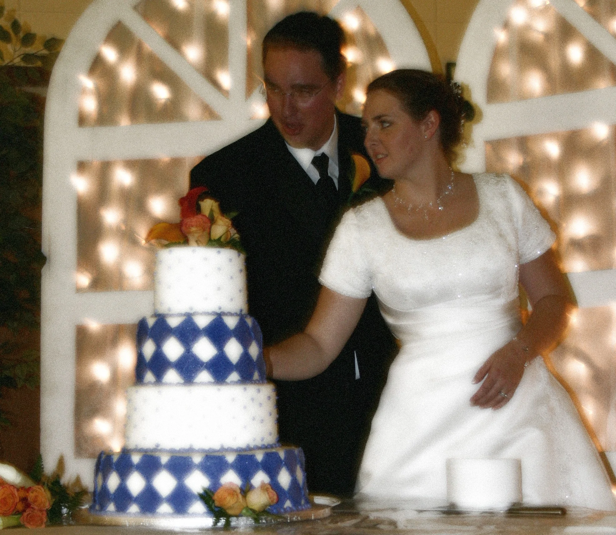 cutting cake diffused glow_0389.jpg