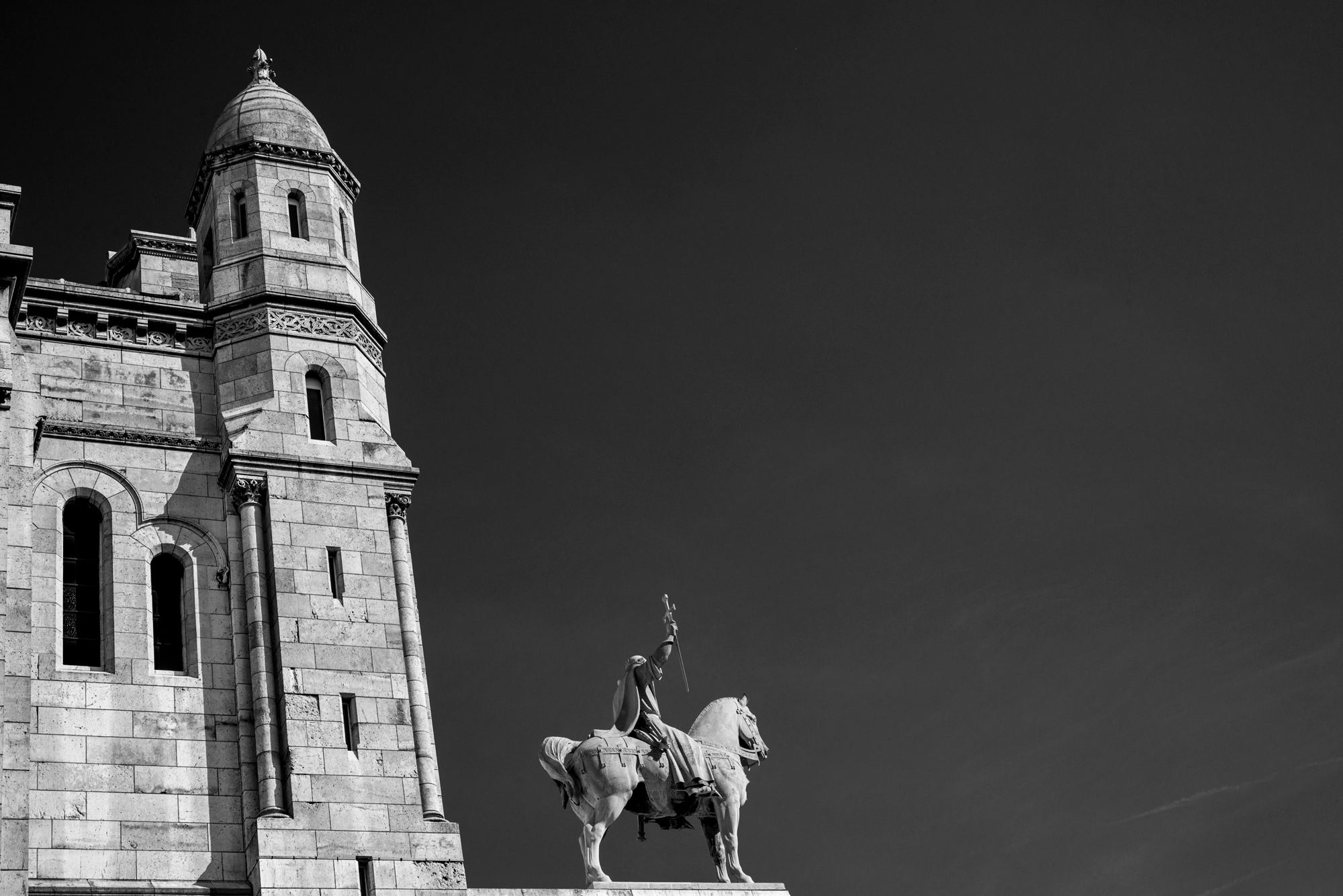 statueinparis.jpg