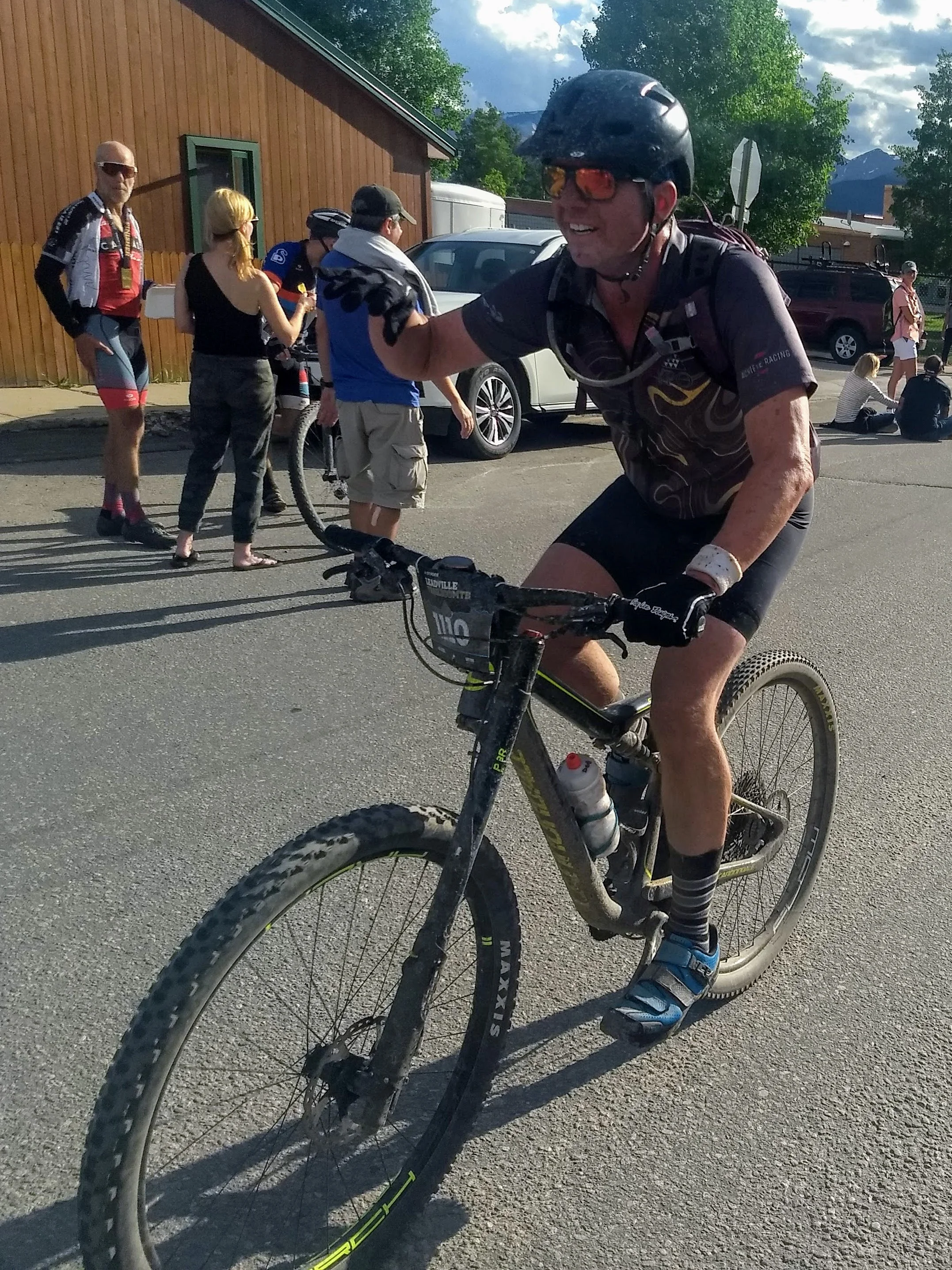 Pushing up the final homestretch in front of our ‘clubhouse’ on 6th St