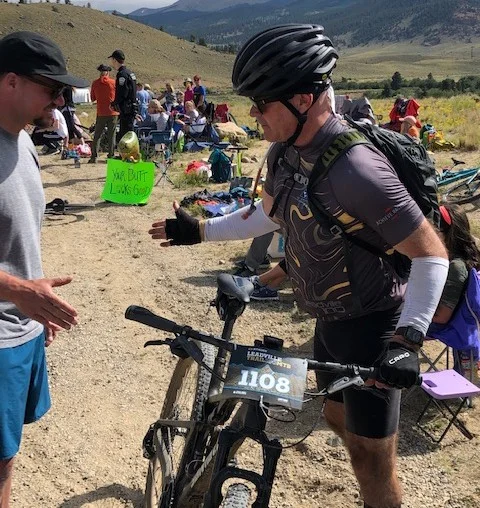 Jim Sullivan thanking the mechanic Daimo Shanks