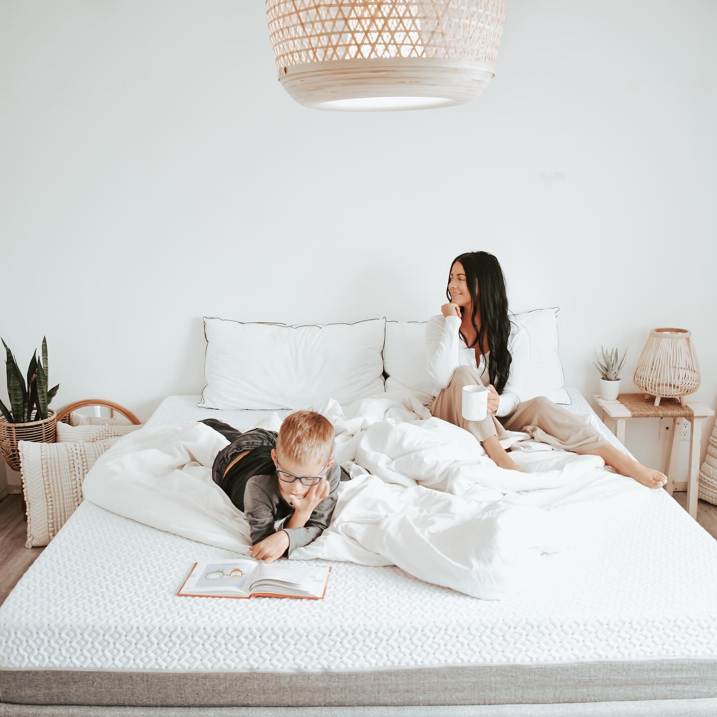 [ Ad ] It&rsquo;s laundry day over here which is my least favourite chore, but crisp fresh clean sheets are my all time fave! We are still OBSESSING over our new king size @endy mattress so much I honestly have no idea why we didn&rsquo;t make the up