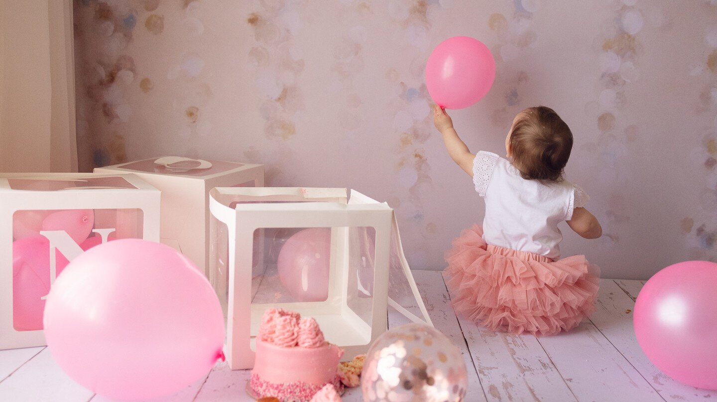 When the smashing of the cake is over, and the props have been destroyed - there's still a bit of wonder when it comes to balloons!

#Geelongnewbornphotographer #Geelongnewbornphotography #geelongphotographer #geelongnewborn #newbornphotographygeelon