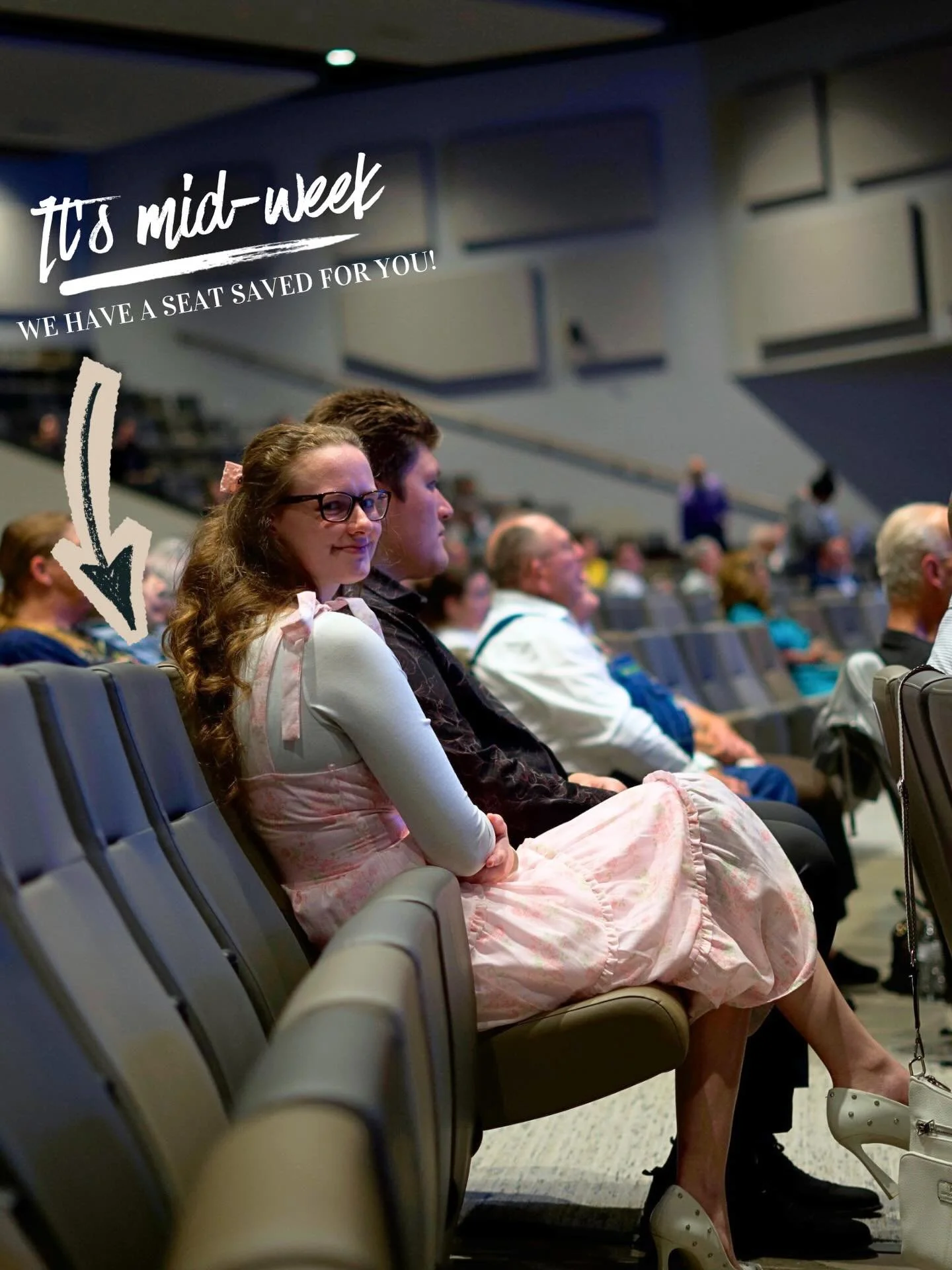 Happy Wednesday! Join us for midweek classes tonight at 7pm &mdash; we have a seat saved just for you! 👏🏼🤗