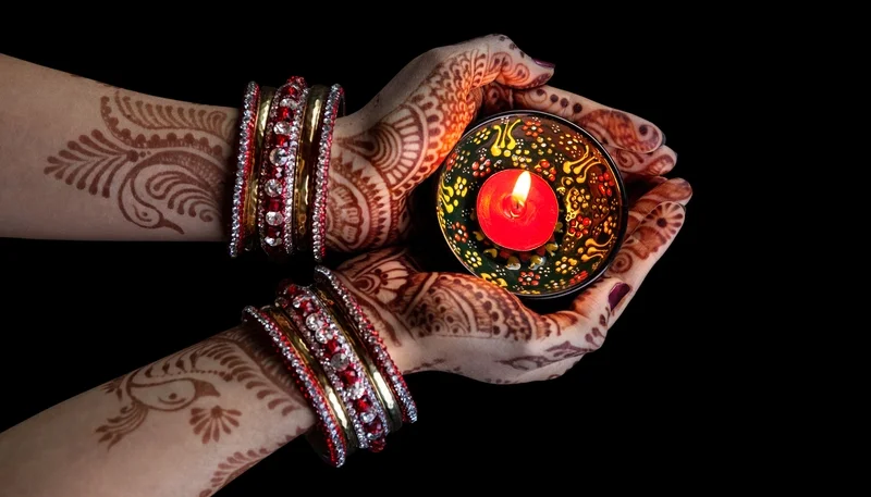 henna hands dreamstime_s_52697181.jpg