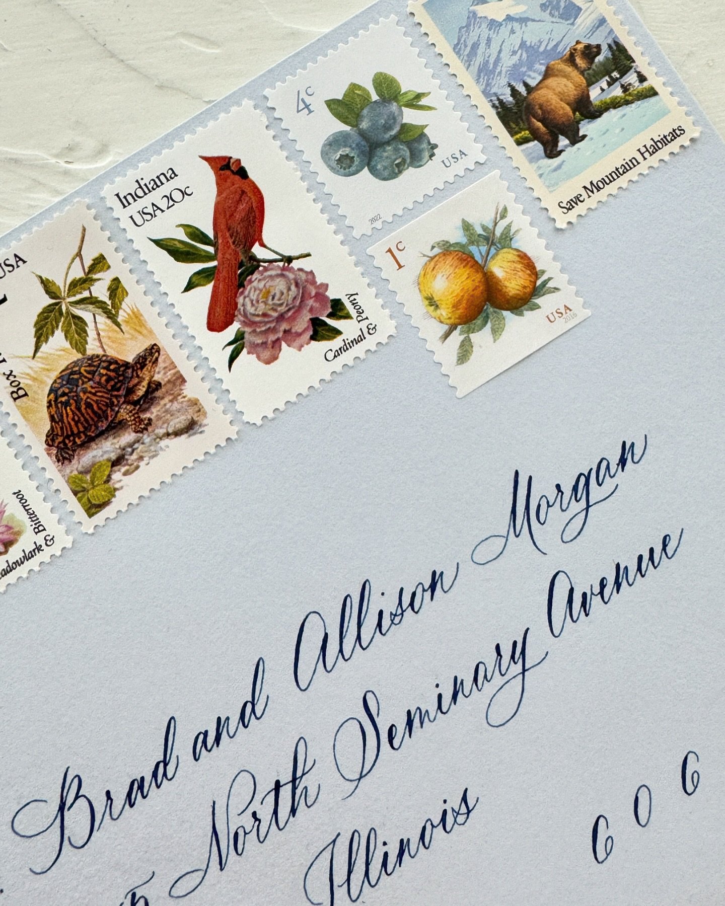 If you&rsquo;re looking for reasons to *not* pair vintage stamps with calligraphy&hellip;you&rsquo;ve come to the wrong place. Consider this a vintage stamp stan account. 💌

#weddingenvelopes #envelopecalligraphy #calligraphy #weddingcalligraphy #mo
