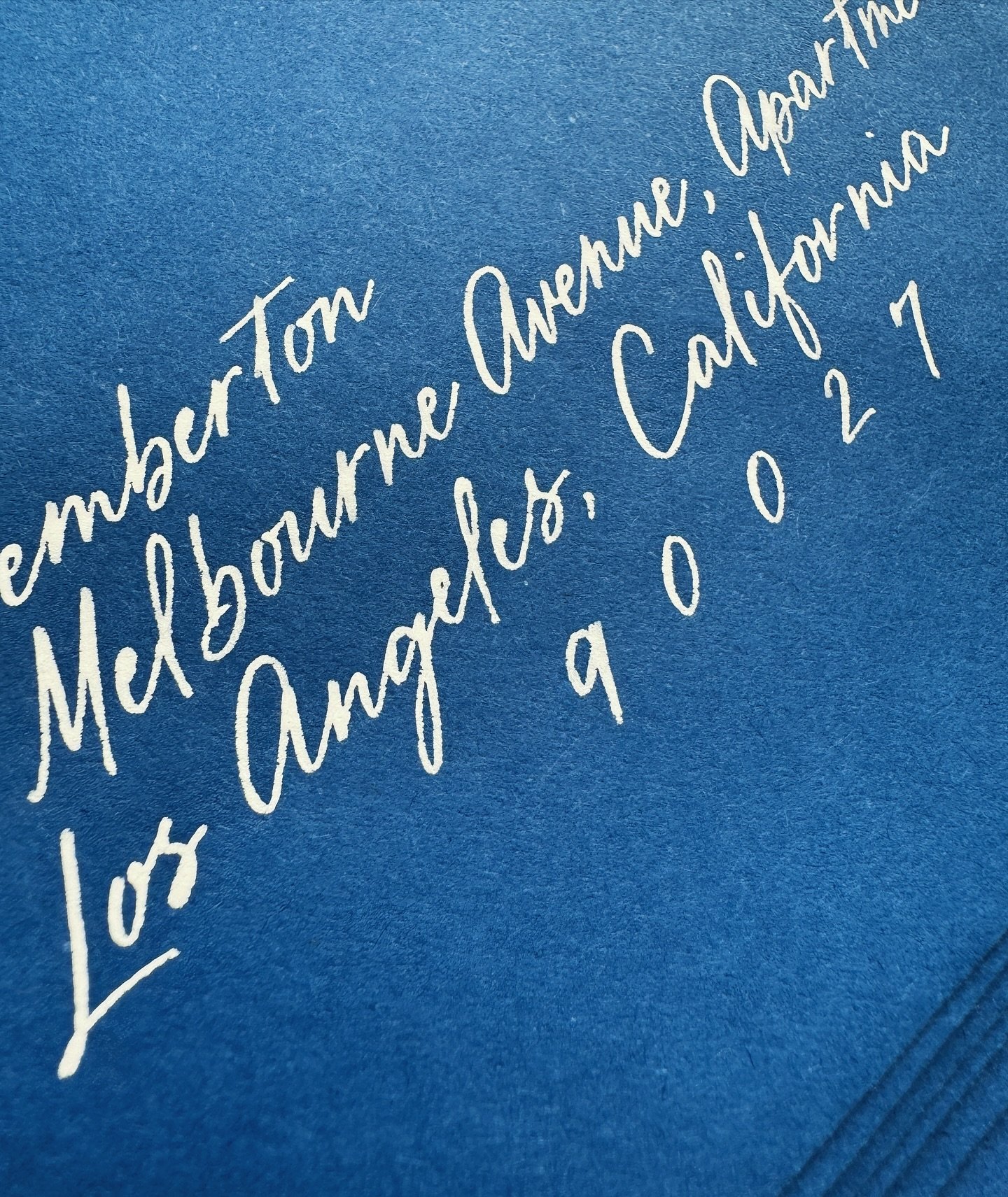 Is it me, or is this breezy modern script just meant to write &ldquo;Los Angeles, California&rdquo; (or any place SoCal)? 🌊

And, Paper Source Royal Blue + BPW is always a winning combo for a summer wedding invite! 

Ink: Bleed Proof White
Nib: Brau