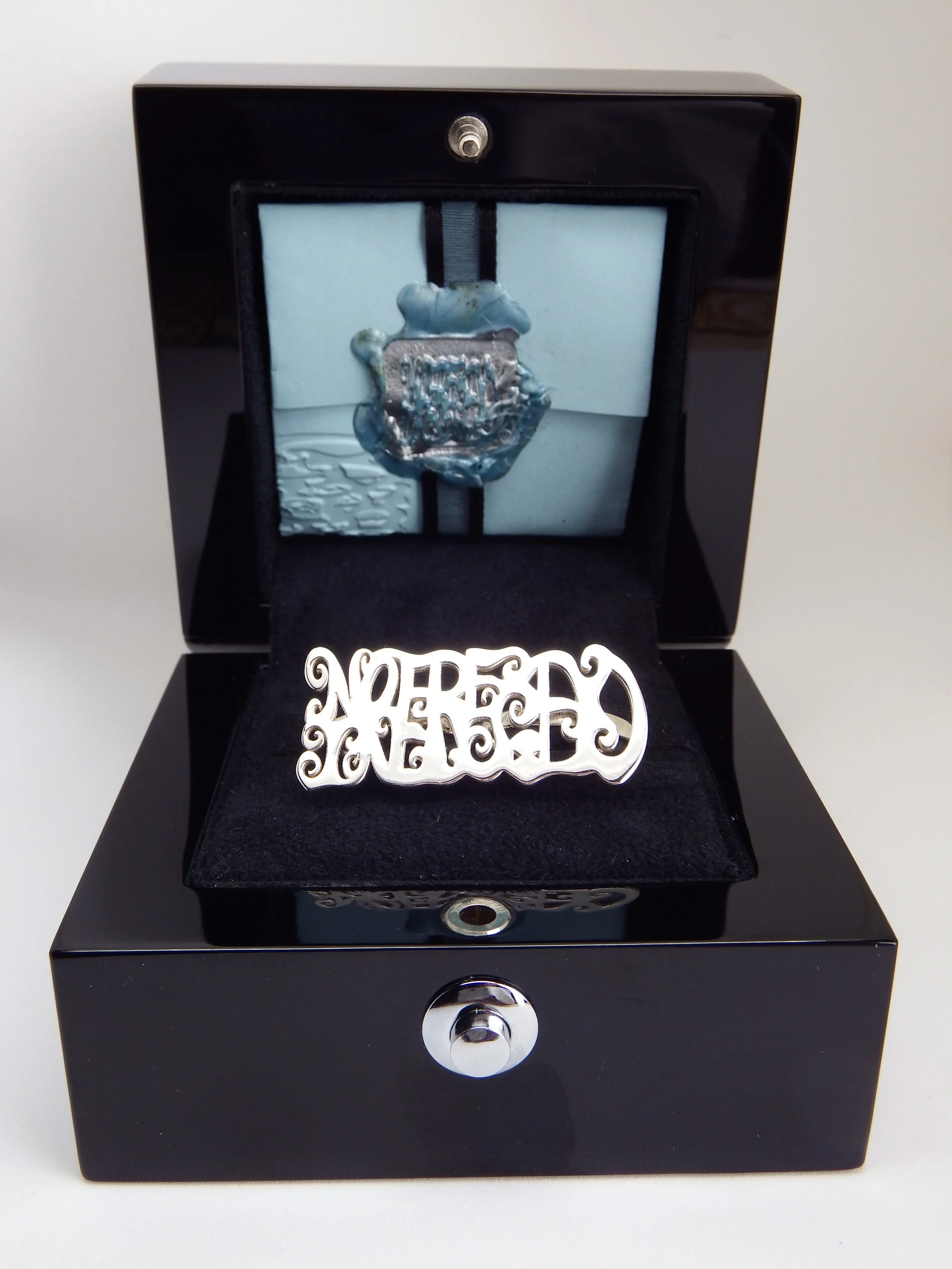 Ni-Brand Signature Double-S Ring