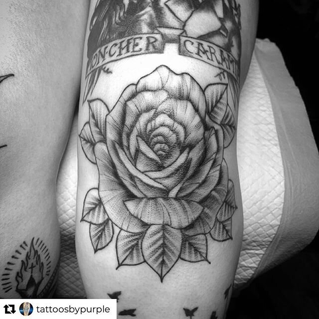 Repost from @tattoosbypurple
&bull;
Lines healed shading fresh on @dudemynameiskaila knee! Now both her knees are done by me! 💜💜 thank you 😊