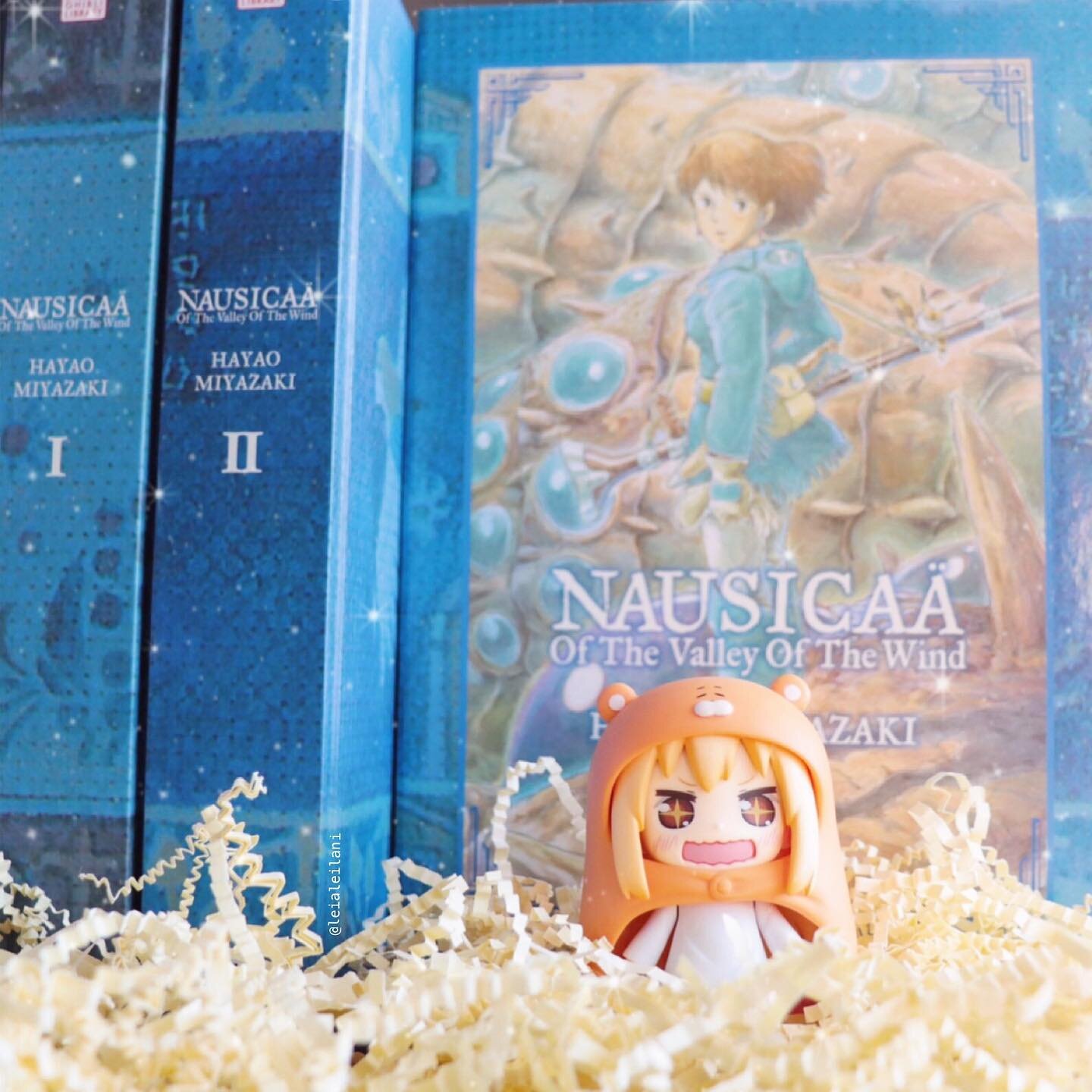 ❀ What hardcover manga do you own (or is on your wishlist)? 📕✨⁣
⁣
I love this hardcover set of the Nausica&auml; manga!! The paper is a beautiful off white and the ink is a soft gray. And the two volumes are HUGE with gorgeous cover art 😍💕⁣
⁣
I ha