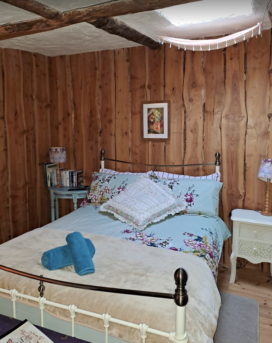 Private Hobbit Hut w/ Ensuite