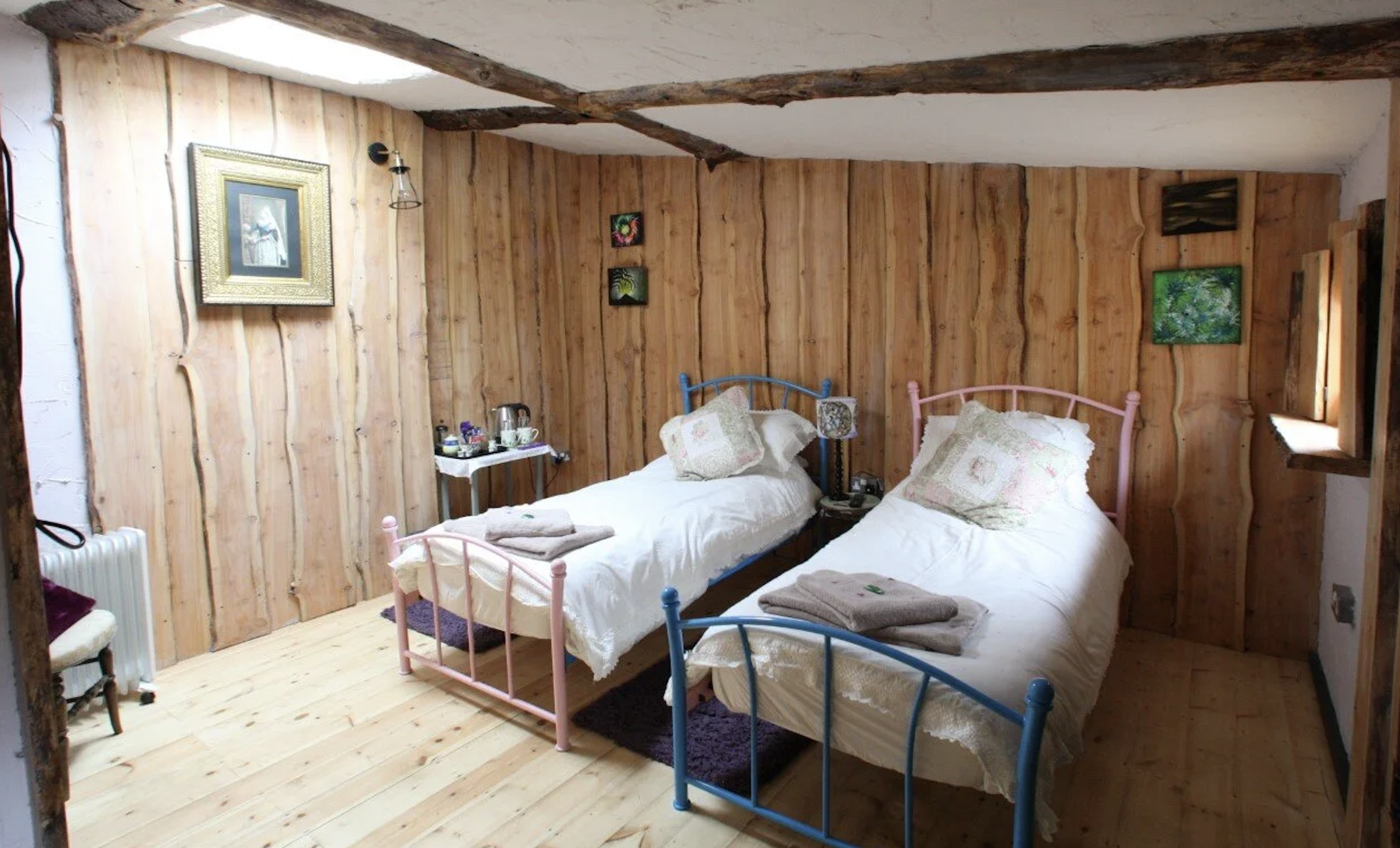 Twin Share Hobbit Hut w/ Ensuite