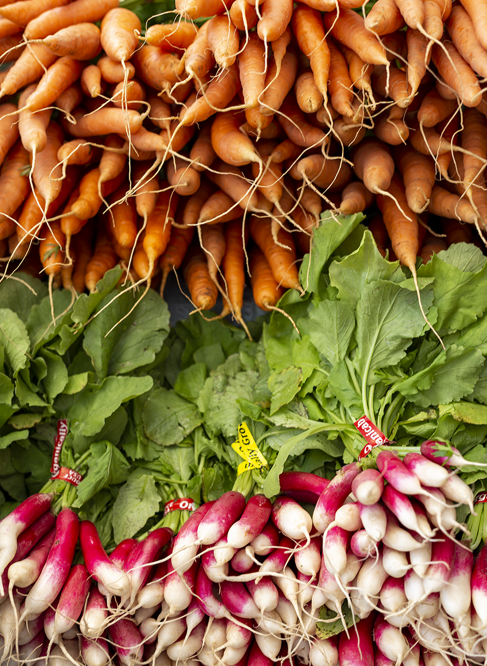Carrots_radishes_market.png