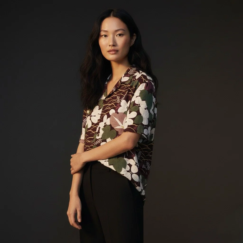 "Morning Glory" Rayon Kimono Aloha Shirt
< 2005 Summer Collection >

This design is a reproduction of Meisen from the early Showa period, a style that emerged after the Art Deco boom and became known as High Art Deco. Its hallmark is 