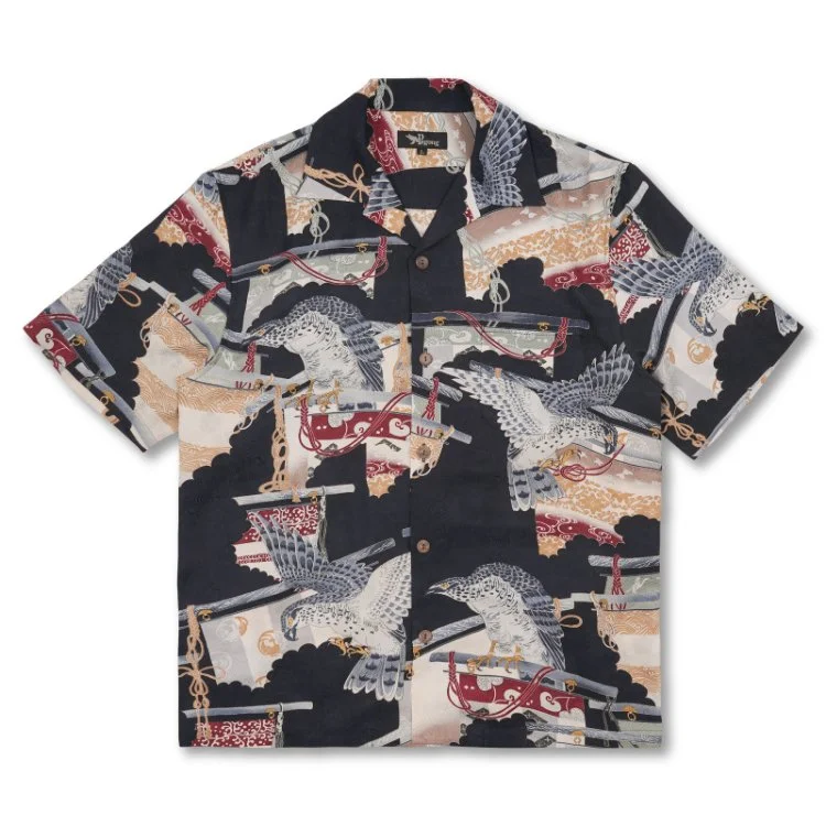 The Hawk&rdquo; Silk Kimono Aloha Shirt
< 2025 Summer Collection >

Hawks are a common design element in boys' baby clothes and are frequently seen in the patterns of Shichigosan kimonos. These ferocious birds possess keen eyesight, enabling th