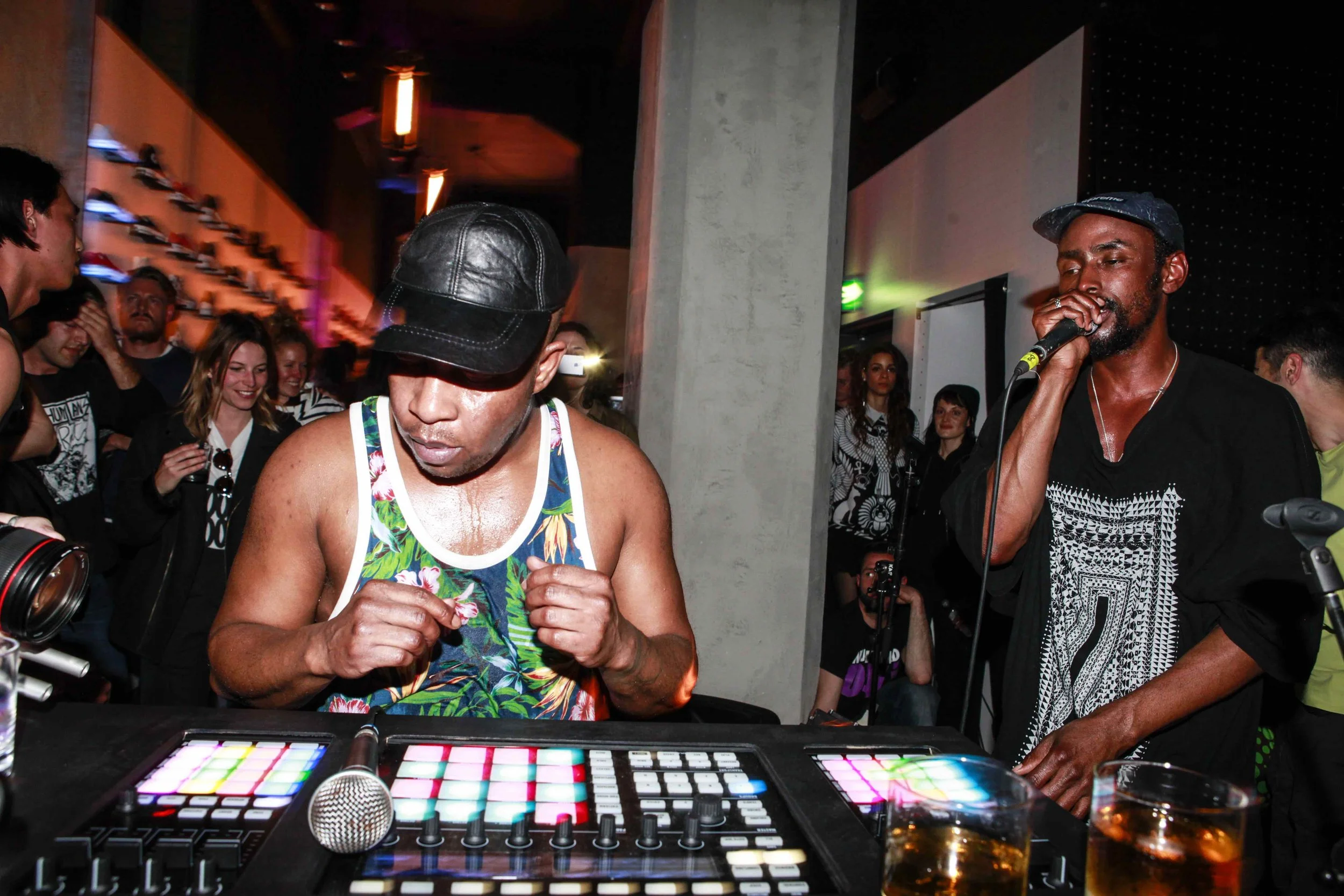 Converse Black Cracker-102_low.jpg