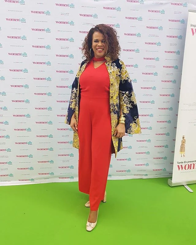 #outfitoftheday tijdens de #huishoudbeurs! Mijn prachtige jas komt van @alltogethersm en is gemaakt door @smanniesing!