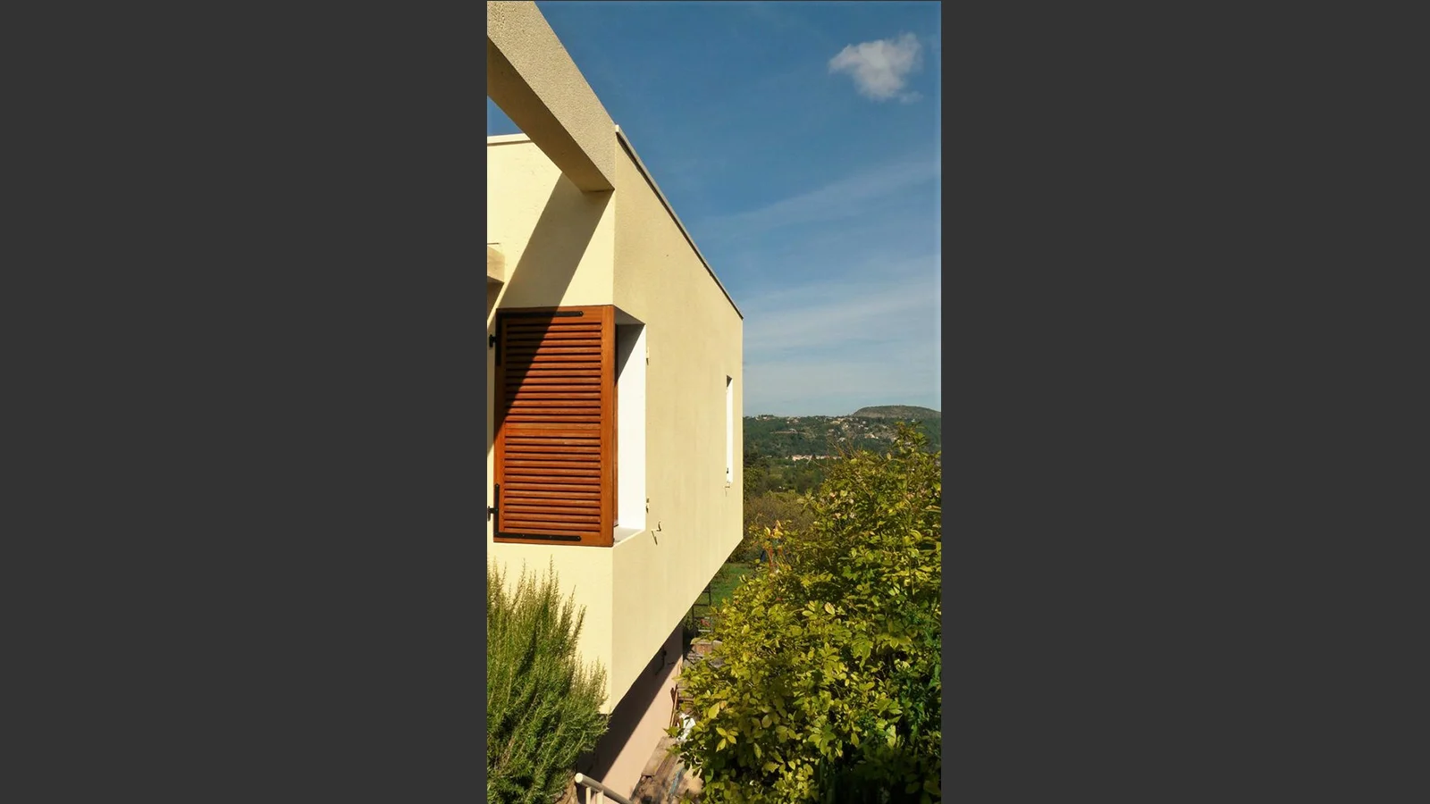 Maison les Vans Ardèche France. Atelier Messaoudi architecture aménagement et design. Bureau d'étude Algérie.