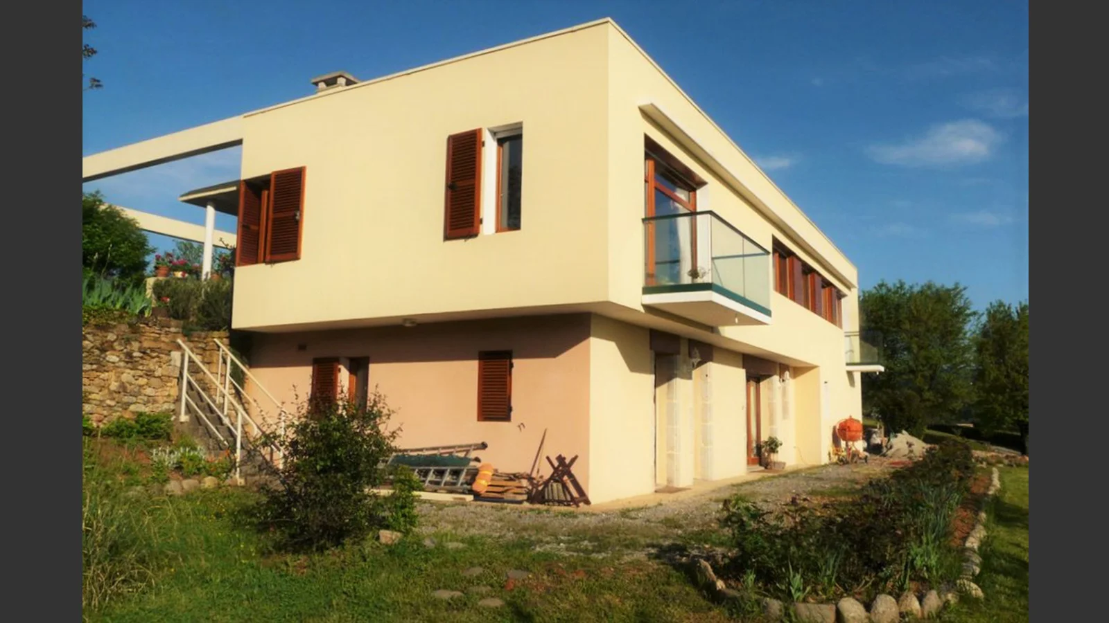 Maison les Vans Ardèche France. Atelier Messaoudi architecture aménagement et design. Bureau d'étude Algérie.