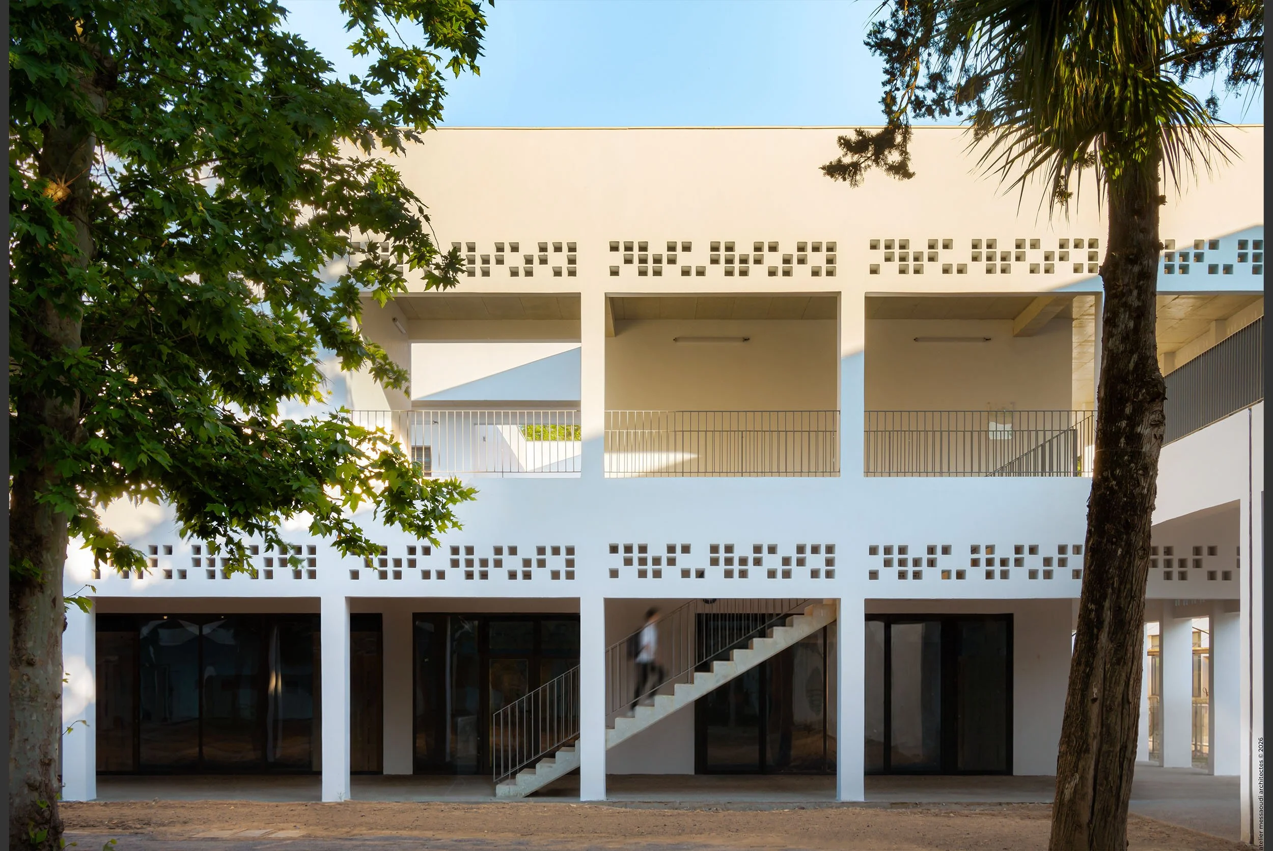 1_LIAD_Alger_Architecte_with student.jpg
