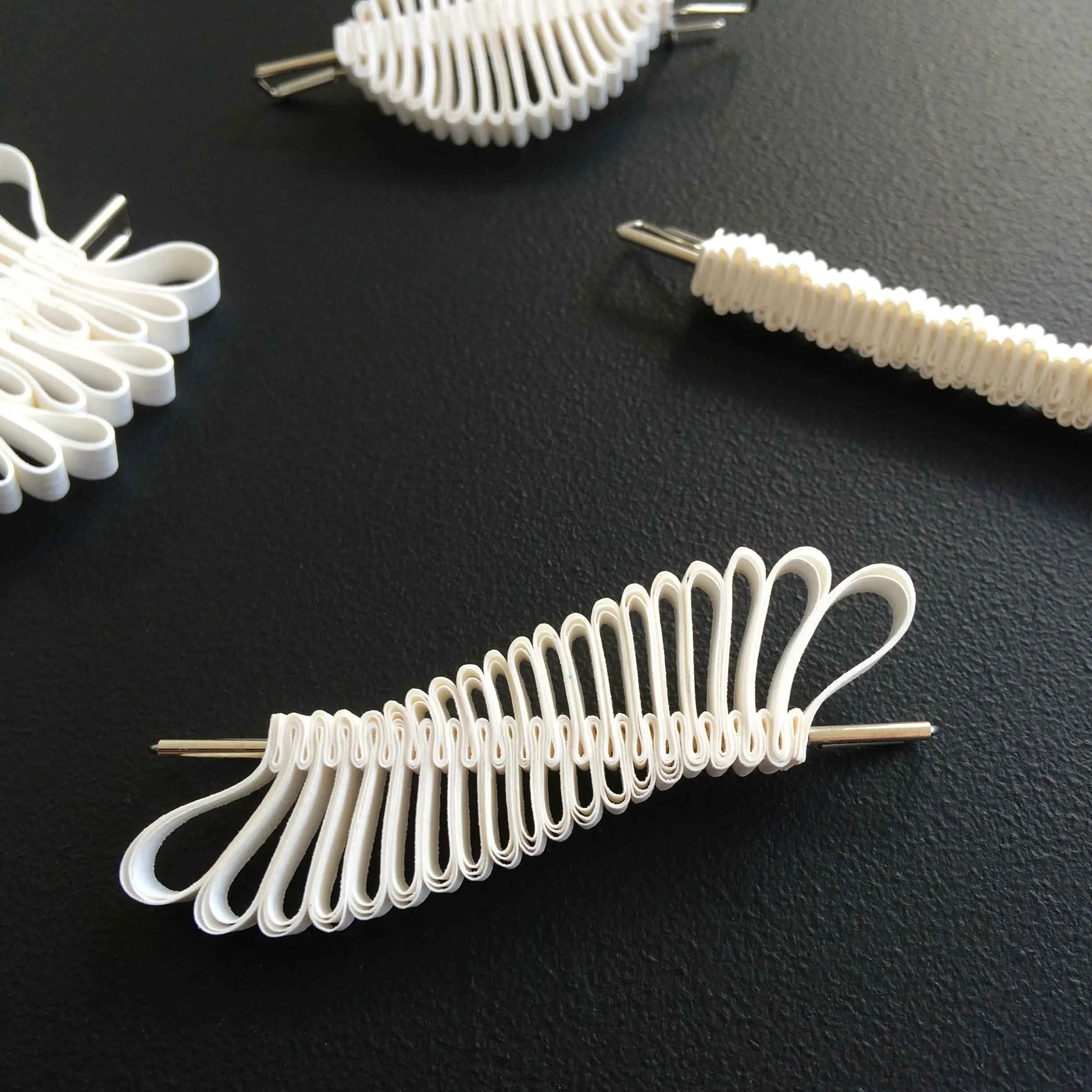 zoe_veness_flat_brooches_arabesque_2020.jpg