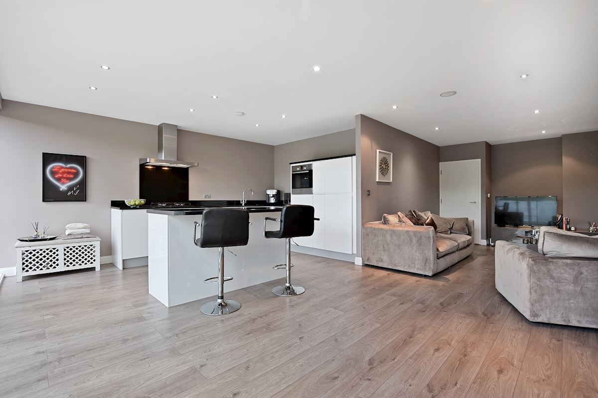 971c2ab8-7294-448b-a18b-213987818efaDNBLOOM - Flat 12, Skydec Apartments - Reception Kitchen3-medium.JPG