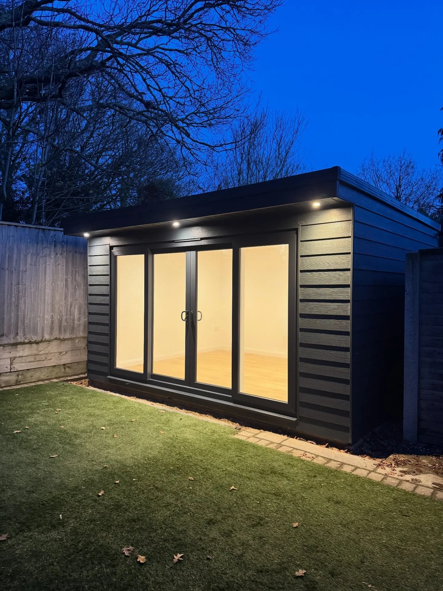 Finished just in time for Christmas, this is a 4m x 3m room, to be used for a home gym. Finished in Anthracite Grey. #GardenRoom #GardenBuilding #GardenGym #GardenOffice #GardenStudio