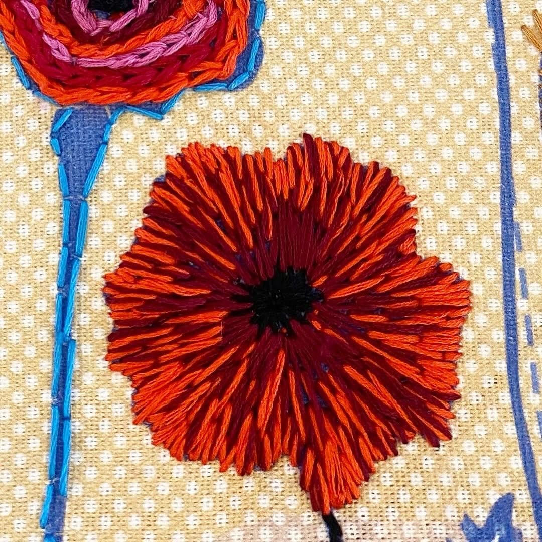 Stitched poppy for Remembrance Sunday #rememberancesunday #poppyday long and short stitch #embroidery