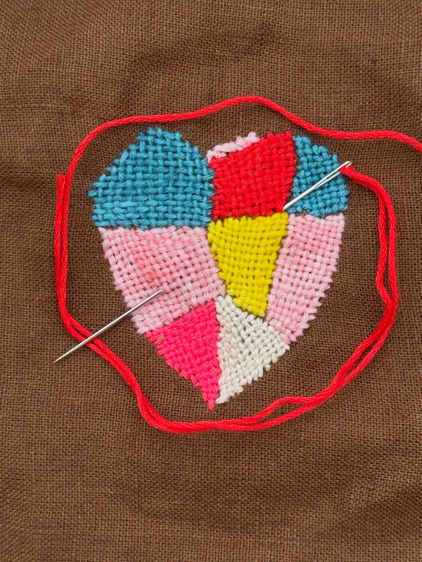 Mosaic Darning Stitch ❤️❤️❤️❤️❤️❤️

#handembroidery #embroidery #stitch #needlework #valentine