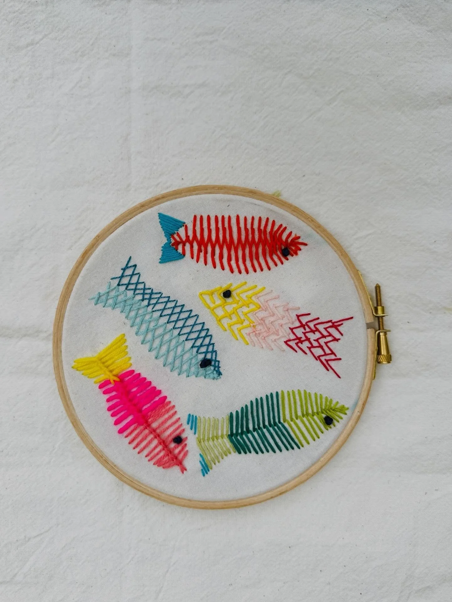 Places still left!
🐠 🐟 🐠🐟🐠
Stitching fishes!
Link in bio ⬆️

Saturday 11th April

#studystitch #learntostitch #creativestitching #embroidery #stitchschool