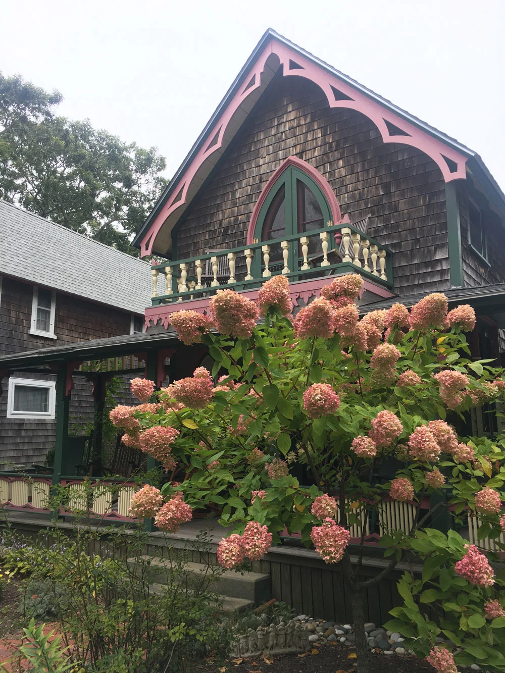 Oak-bluffs1.jpg