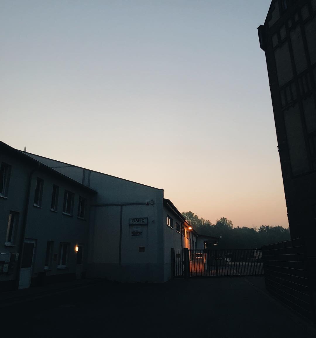 7:16am, berlin, oct.&rsquo;18⠀⠀⠀⠀⠀⠀⠀⠀⠀⠀⠀⠀⠀⠀⠀⠀⠀⠀⠀ ⠀⠀⠀⠀⠀⠀⠀⠀⠀⠀⠀⠀⠀⠀⠀⠀
_________________
⠀⠀⠀⠀⠀⠀⠀⠀⠀
#vsco #vscocam #iphoneonly #sunlight #berlin #sunrise #fujiframez #lightandshadow #sun #cinematography #filmmaking #filming #streetlight