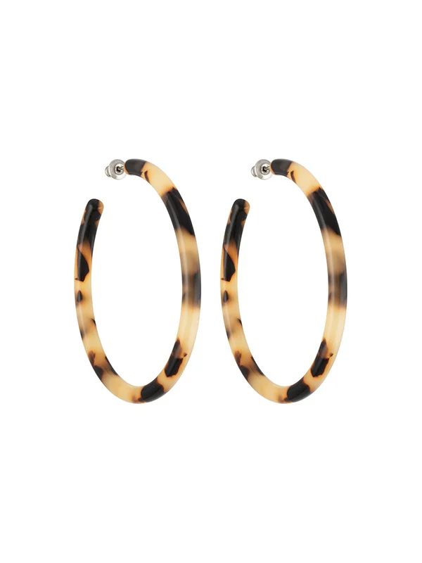 MACHETE-LARGE-HOOPS-IN-BLONDE-TORTOISE-THE-WILDERPEOPLE.jpg