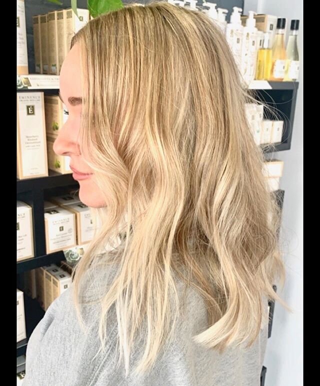 Here to brighten your day with this blonde by @wickedjaelyn 💕☀️call @ajswicked to get on her books! 606-791-5898
