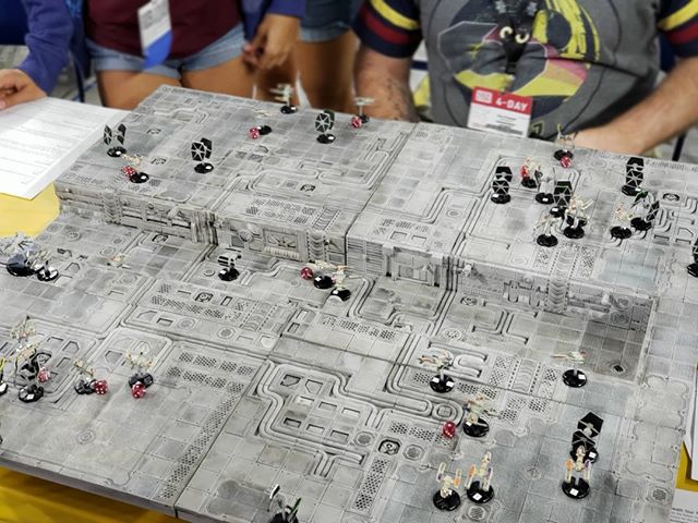 Enjoying some unique experiences @Gen_Con ... like a futile Death Star Trench Run! 😱
#biplanegames #icantshakethem #therestoomany #theymadeitlookeasy #theforcewasnotwithus #starwars #deathstarrun