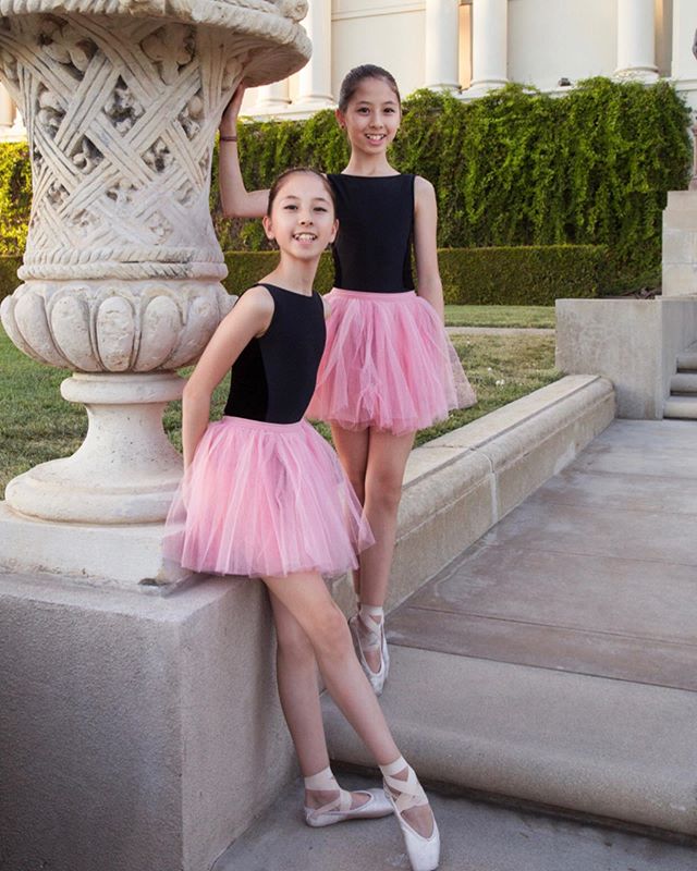 It was absolute heaven photographing Skylar and Mackenzie last week. Classical lines, the magic and romance of Huntington Gardens and most importantly, two of the loveliest ballerinas you could imagine. @amysnoop I simply adore you three 🎀