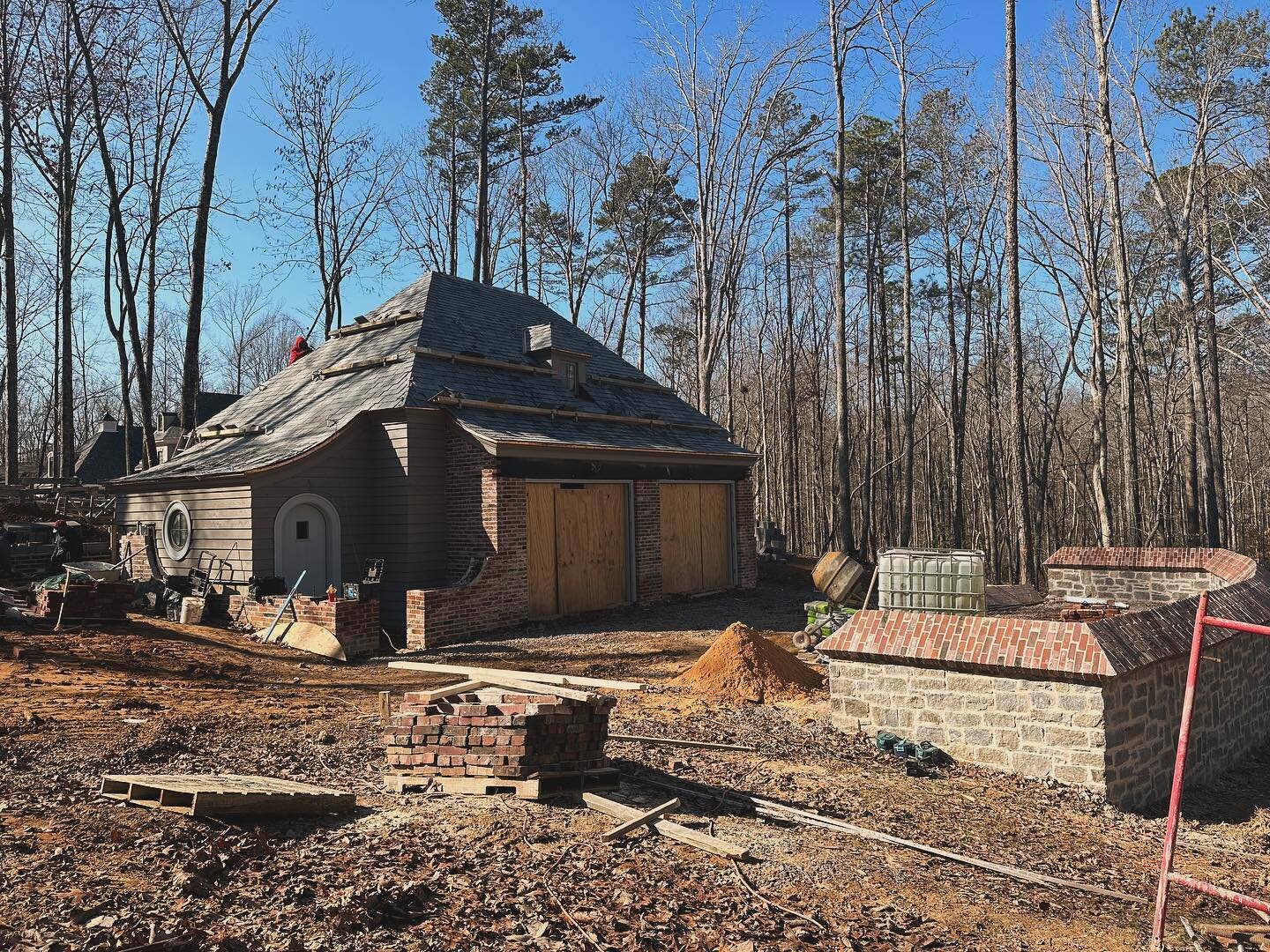 A detached garage in the works, as a part of our Shoal Creek project. In collaboration with @stephen_w_hackney 
.
.
#architecture #carriagehouse #slate #stone #traditionalarchitecture #residentialdesign #progress #create #shoalcreek #carlislemoorearc