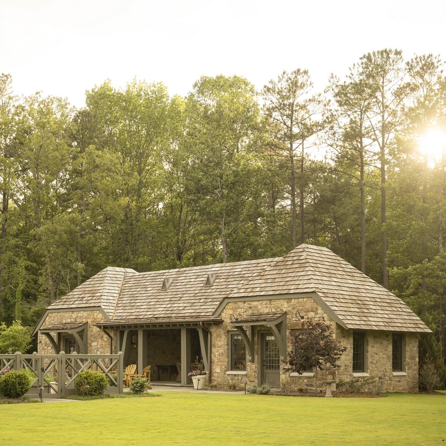 Morning light on the guest house at a recent farm project 
Architecture:  @carlislemoorearchitects 
Landscape: @david_n_brush_landscape_arch 
Interiors: @lynnallendesign 
Contractor:  @tcc_contractors 
&darr; 
&darr;
&darr; 
#carlislemoorearchitects 