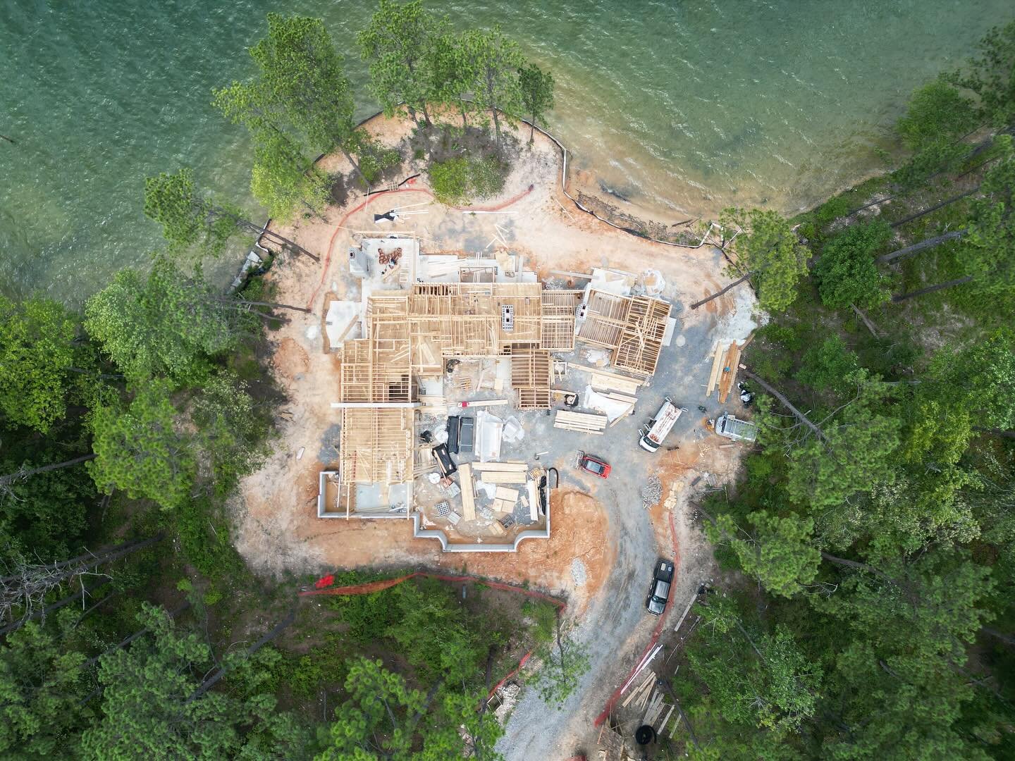 Progress on one of our projects in The Heritage on Lake Martin
.
.
#architect #residentialarchitecture #design #lake #lakemartinlife #home #traditionaldesign #aerialphotography #sitevisit #progress #views #onthewater #lakemartin #carlislemoorearchite